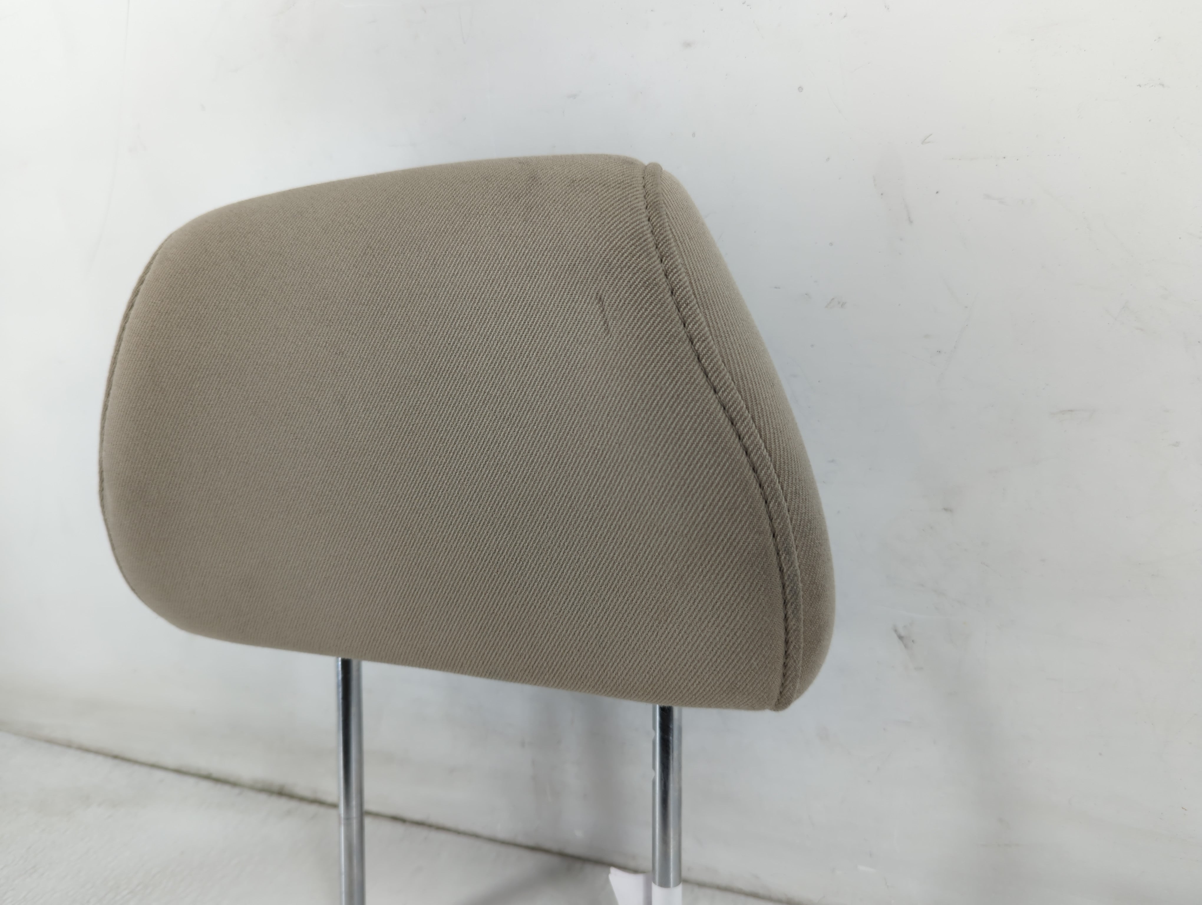 2008-2009 Pontiac G6 Headrest Head Rest Rear Seat Fits Fits 2008 2009 OEM Used Auto Parts - Oemusedautoparts1.com