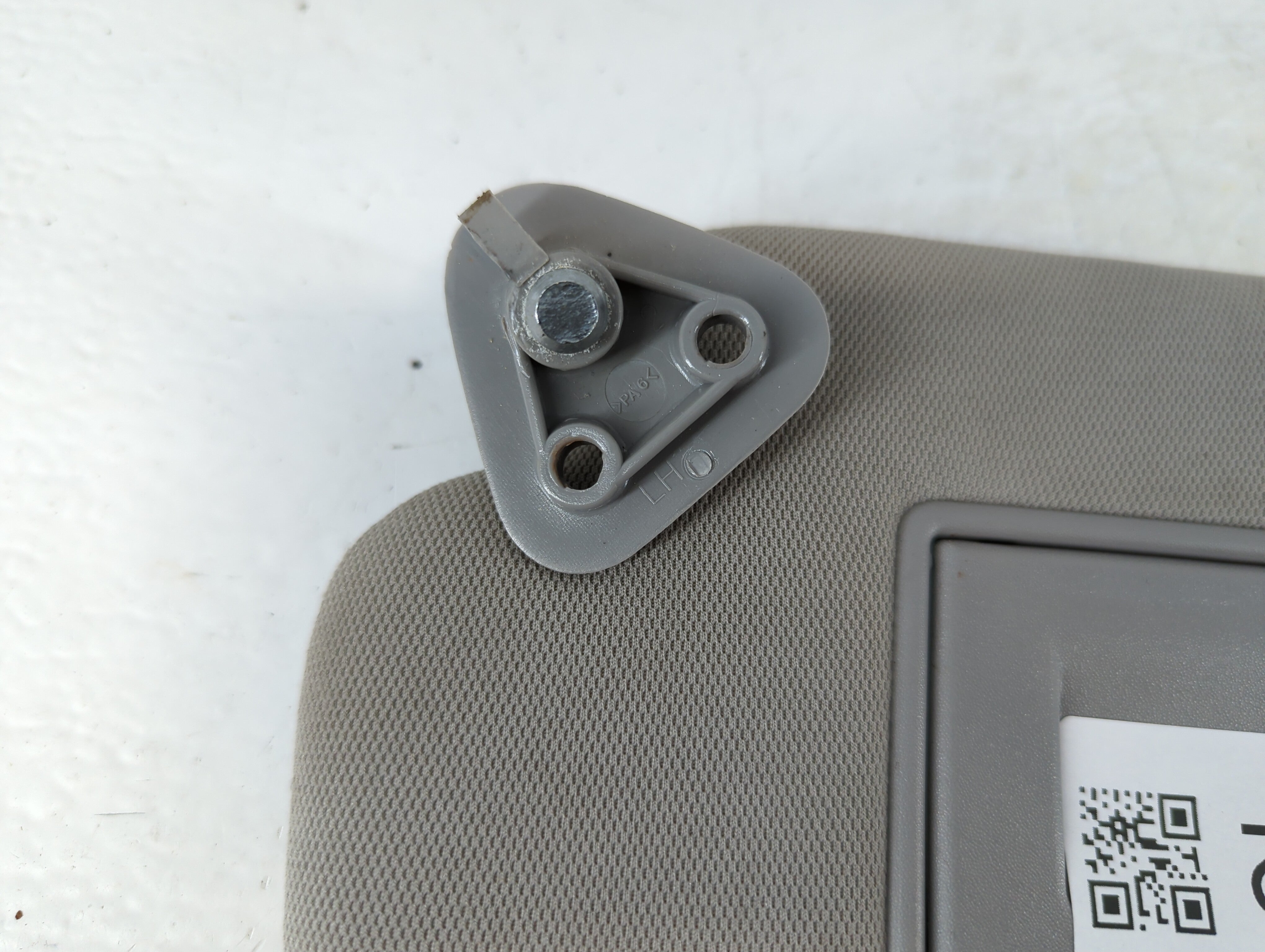 2005-2009 Hyundai Tucson Sun Visor Shade Replacement Driver Left Mirror Fits Fits 2005 2006 2007 2008 2009 OEM Used Auto Parts - Oemusedautoparts1.com