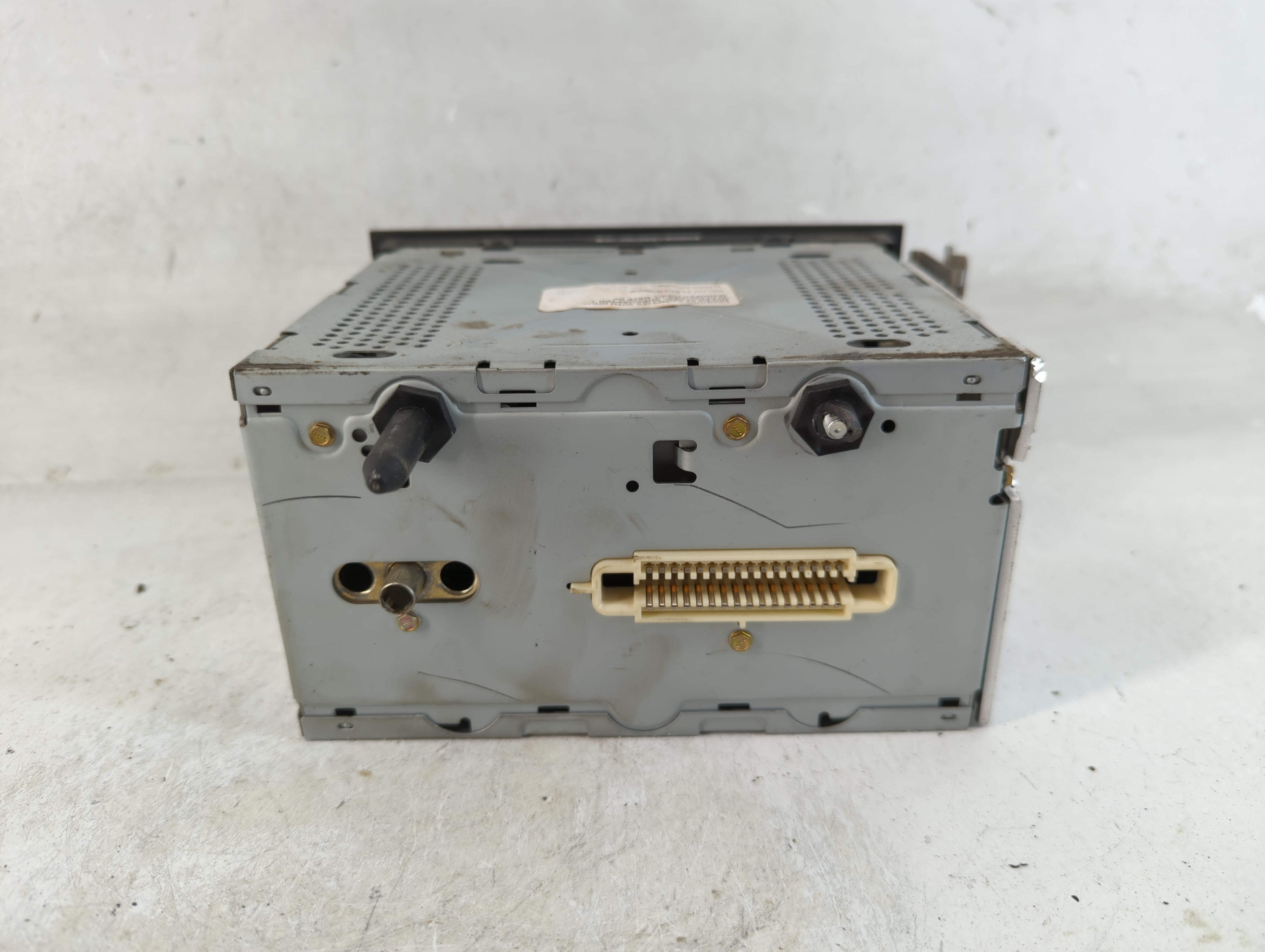2003-2005 Buick Lesabre Radio AM FM Cd Player Receiver Replacement P/N:25734858 Fits Fits 2003 2004 2005 OEM Used Auto Parts - Oemusedautoparts1.com