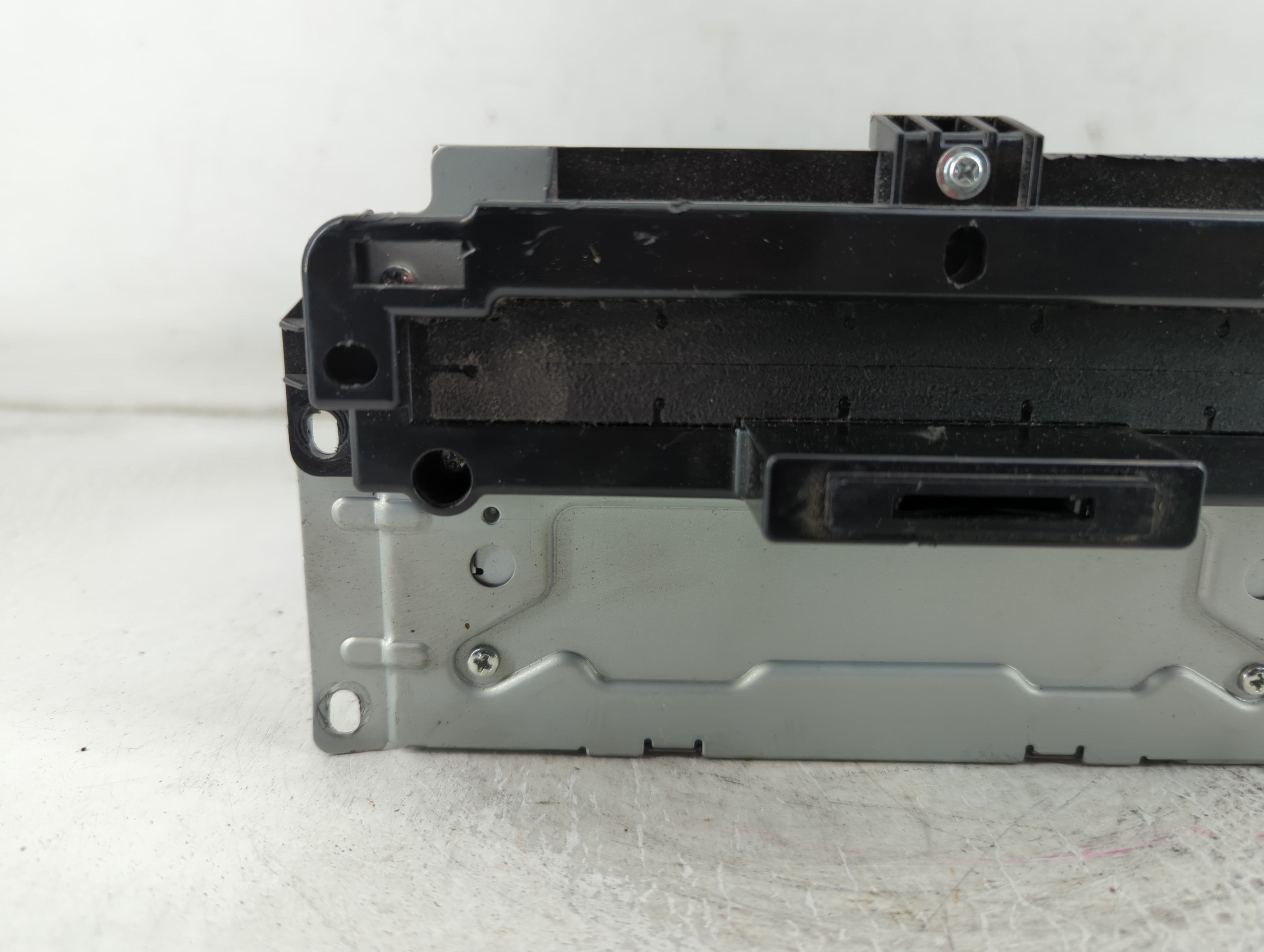 2012-2014 Chrysler 300 Radio AM FM Cd Player Receiver Replacement P/N:P68210553AF Fits Fits 2012 2013 2014 OEM Used Auto Parts - Oemusedautoparts1.com