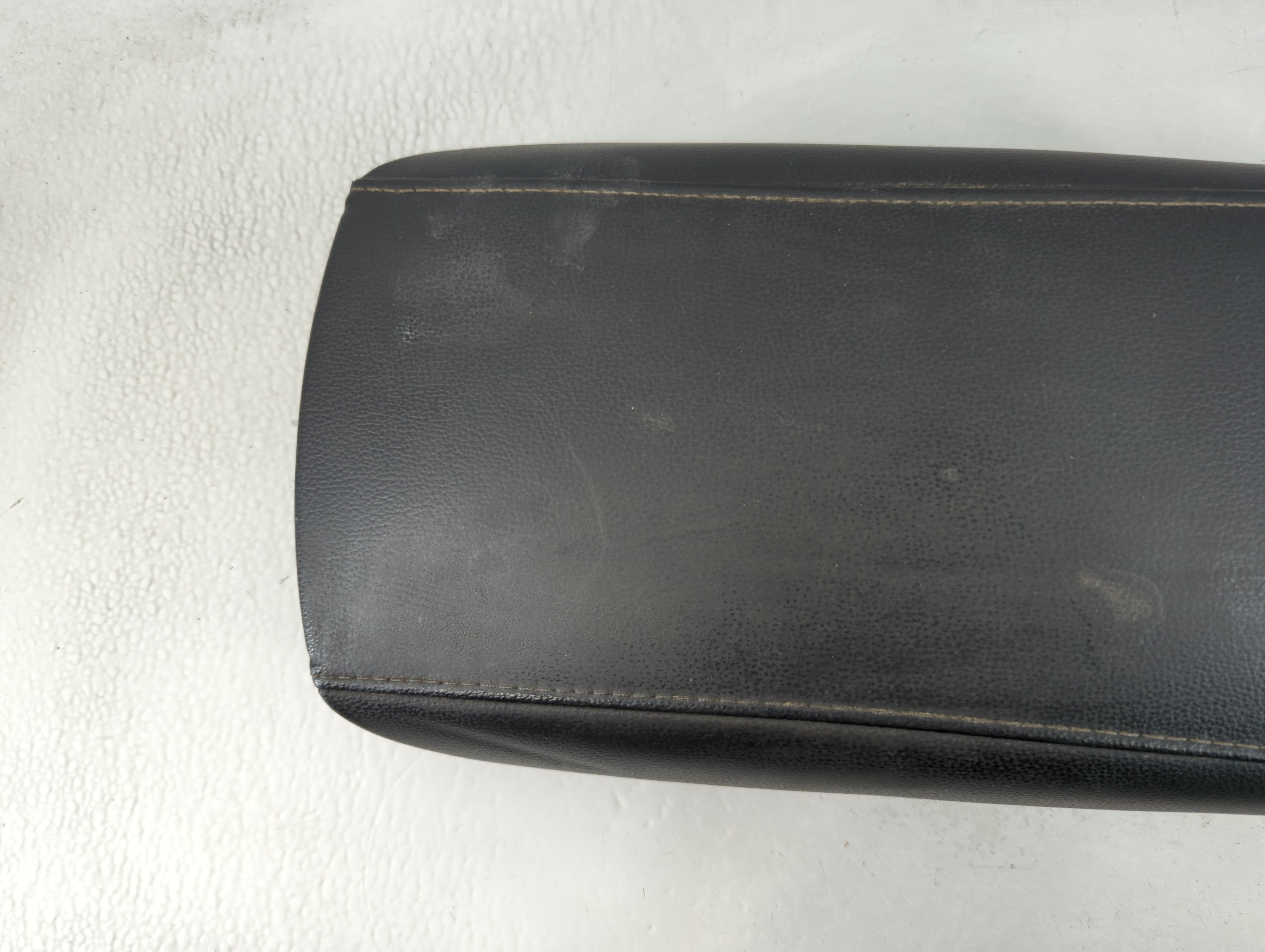 2017-2020 Ford Fusion Center Console Armrest Cover Lid P/N:L0262581AA04ZHE Fits Fits 2017 2018 2019 2020 OEM Used Auto Parts - Oemusedautoparts1.com