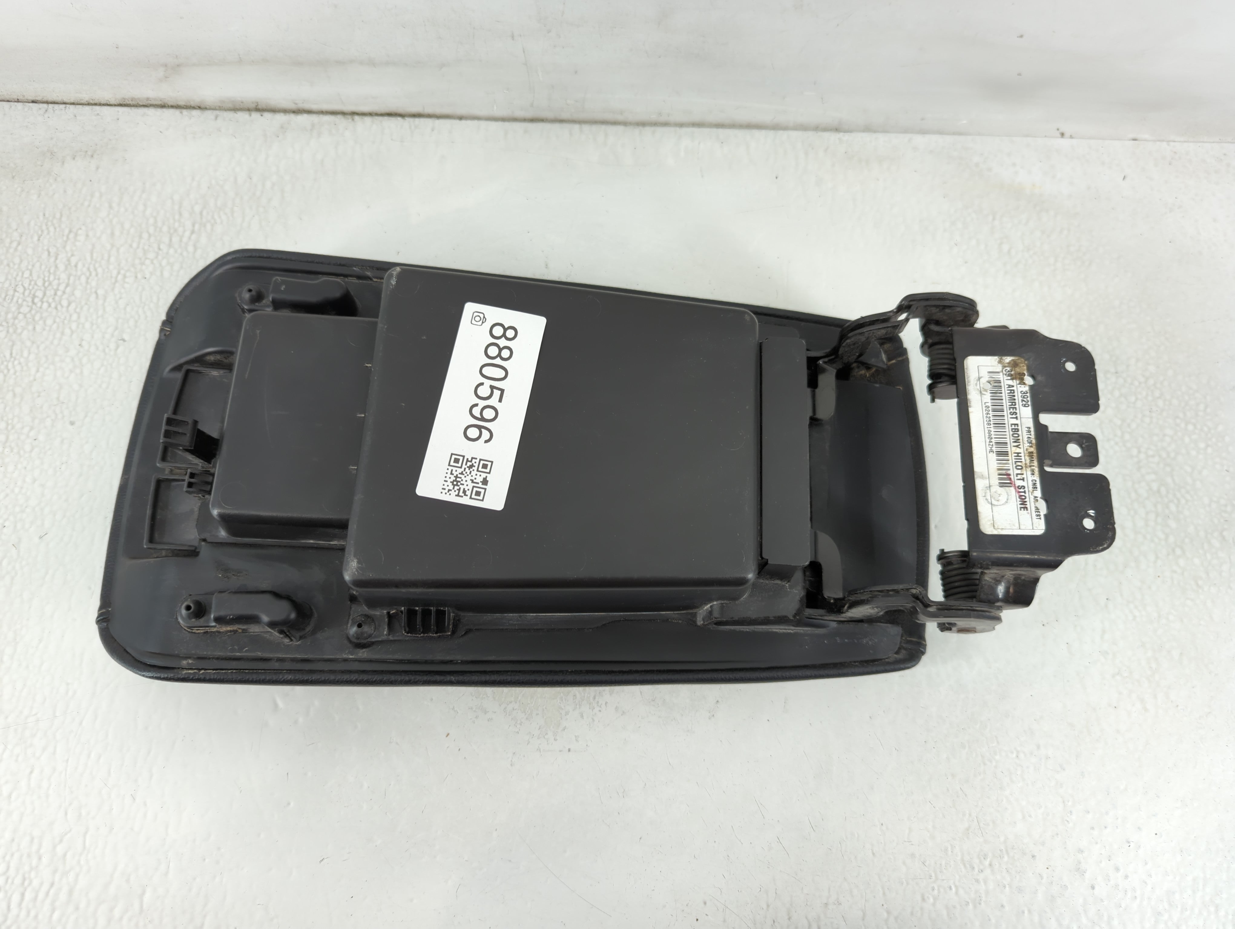 2017-2020 Ford Fusion Center Console Armrest Cover Lid P/N:L0262581AA04ZHE Fits Fits 2017 2018 2019 2020 OEM Used Auto Parts - Oemusedautoparts1.com