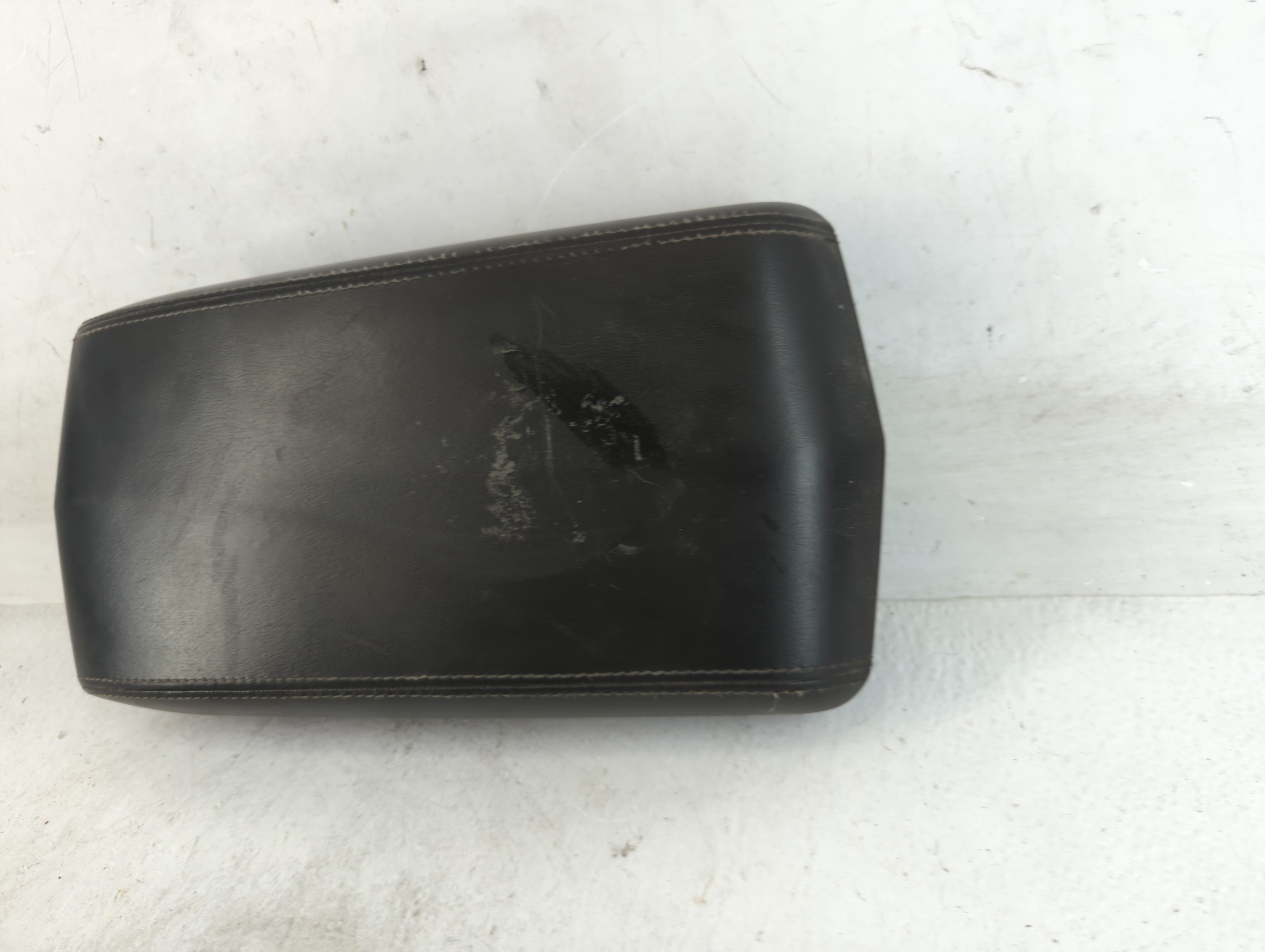 2010-2014 Cadillac Cts Center Console Armrest Cover Lid Fits Fits 2010 2011 2012 2013 2014 OEM Used Auto Parts - Oemusedautoparts1.com