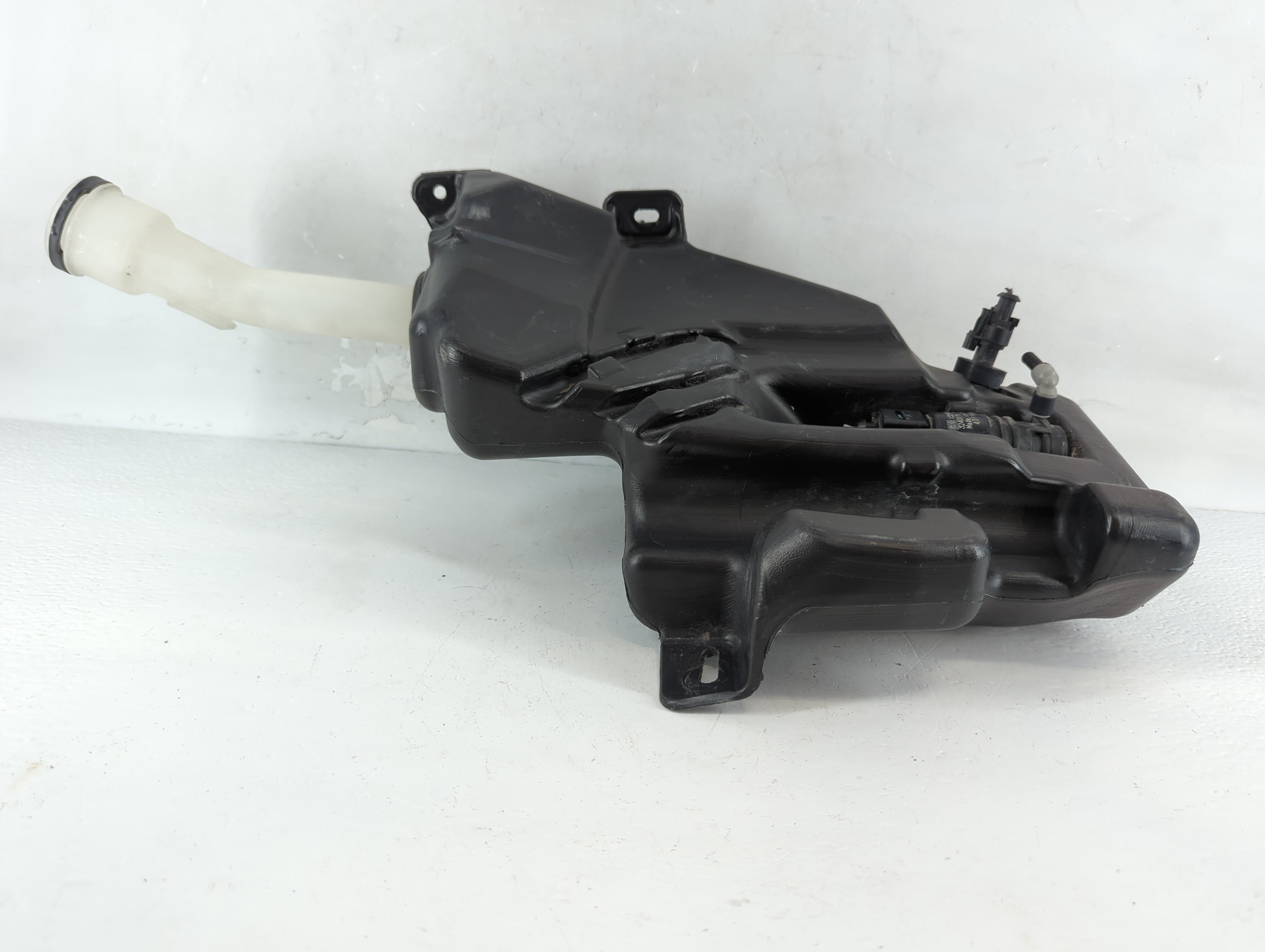 2011-2016 Chevrolet Cruze Windshield Washer Fluid Reservoir Bottle Oem - Oemusedautoparts1.com
