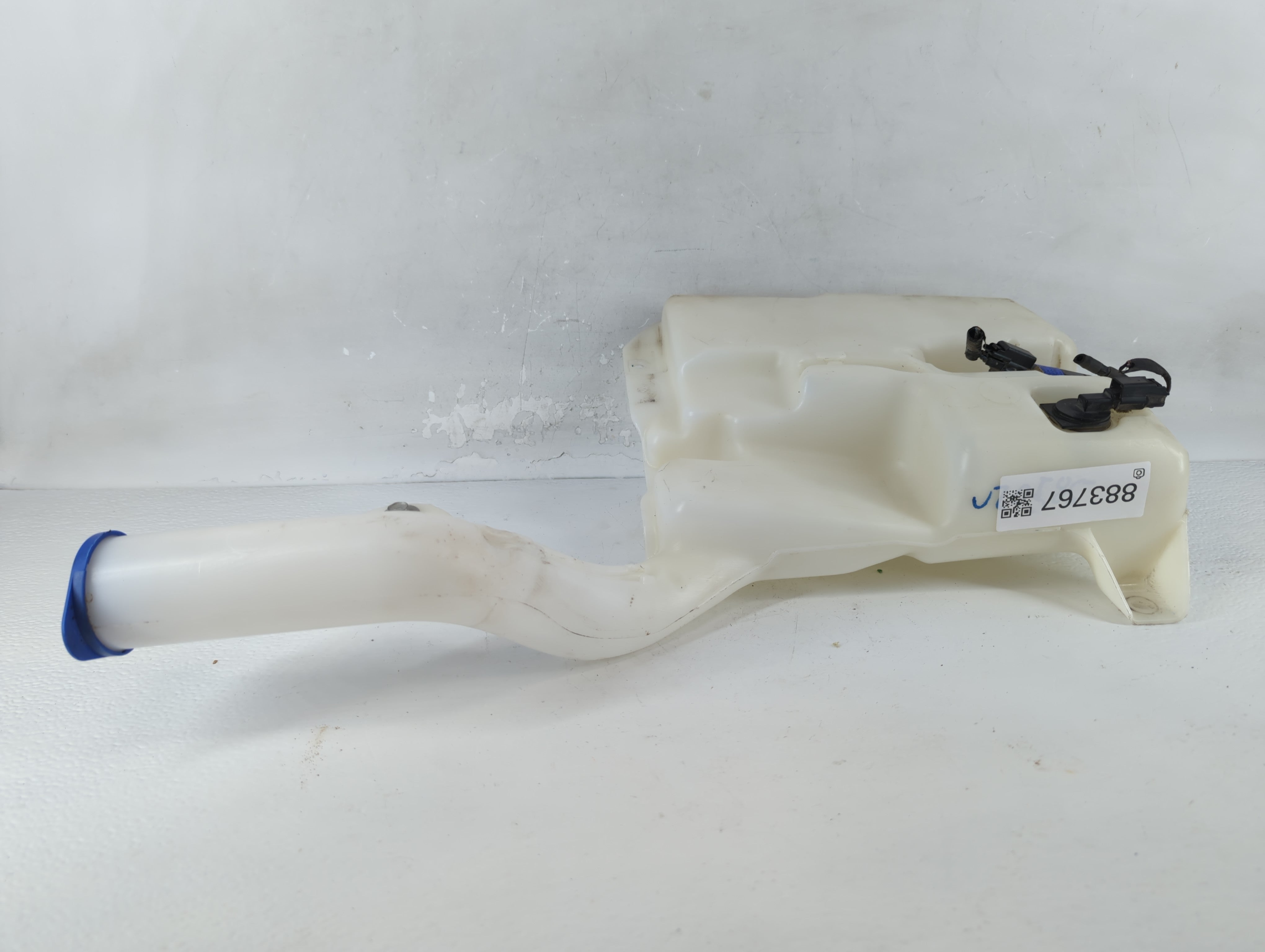 2017-2020 Ford Fusion Windshield Washer Fluid Reservoir Bottle Oem - Oemusedautoparts1.com