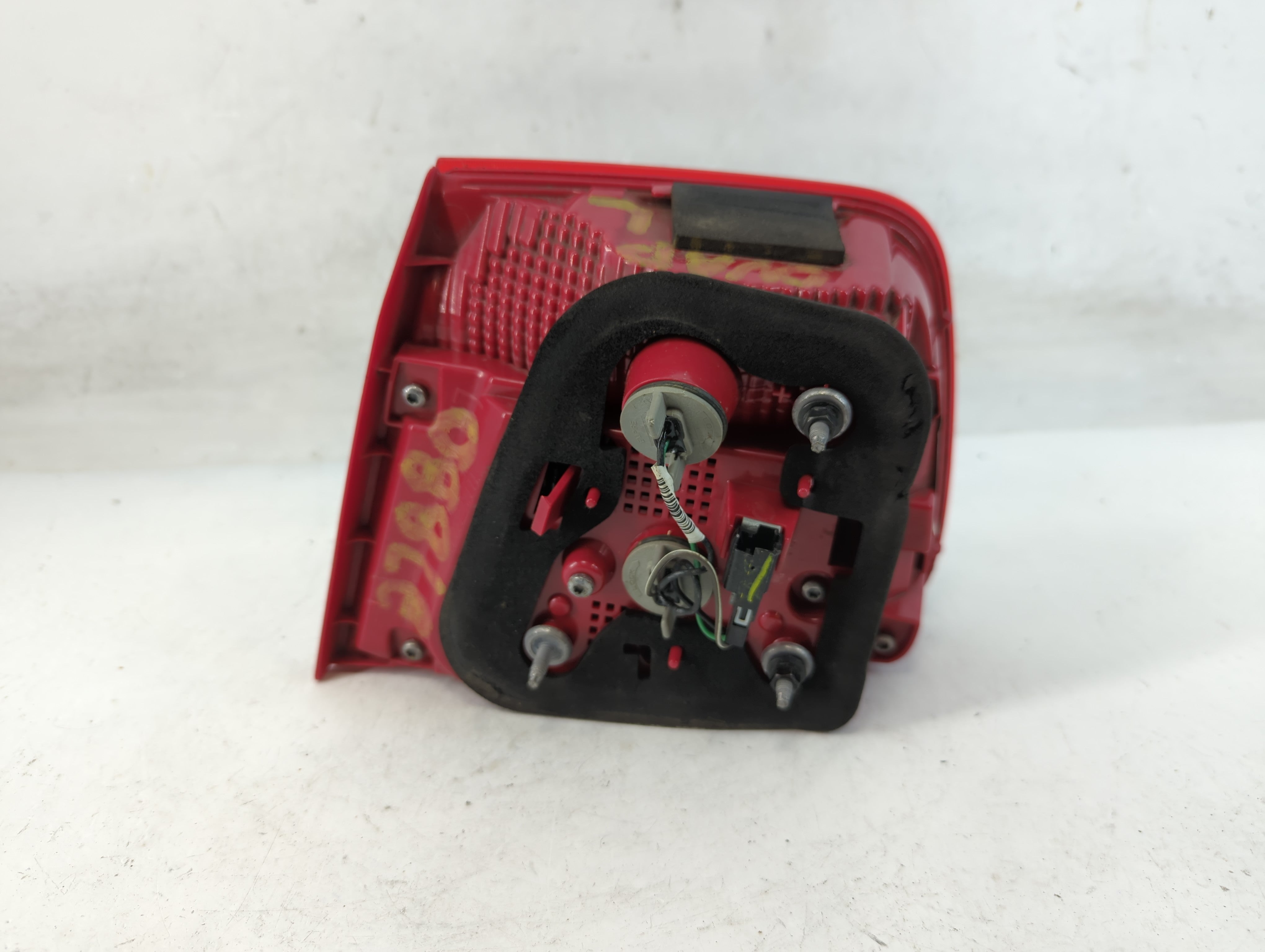 2013-2016 Chevrolet Malibu Tail Light Assembly Driver Left OEM P/N:22907311 Fits Fits 2013 2014 2015 2016 OEM Used Auto Parts - Oemusedautoparts1.com