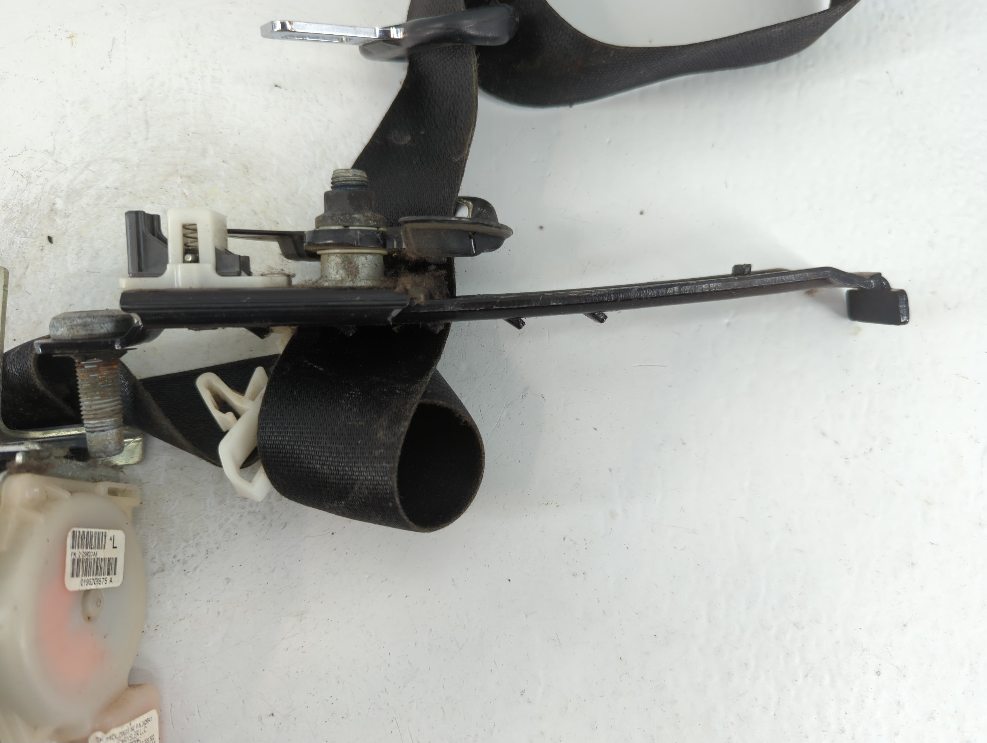 2011-2013 Jeep Grand Cherokee Passenger Right Seat Belt Front Retractor - Oemusedautoparts1.com