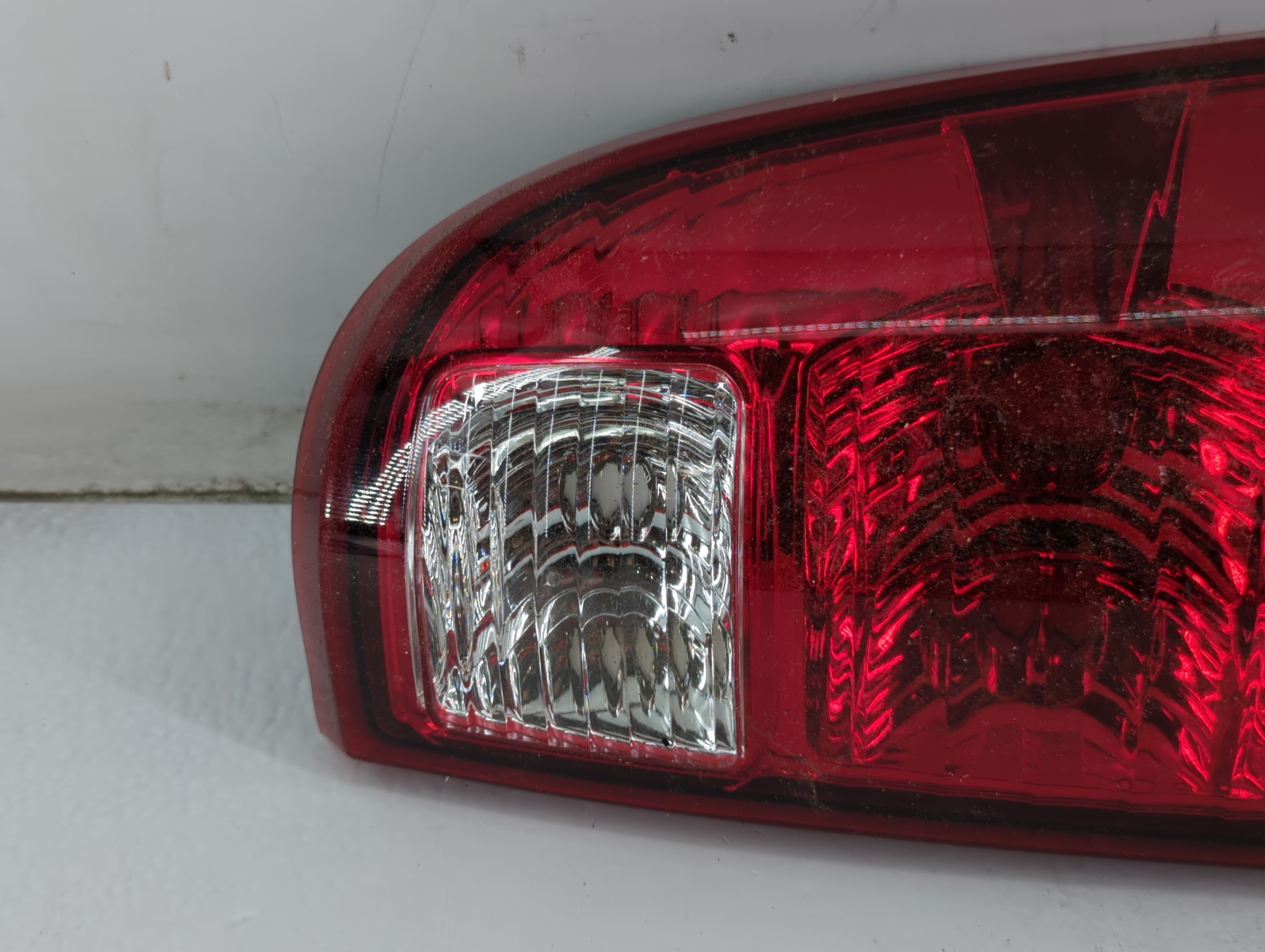 2008-2016 Ford F-250 Super Duty Rear Center Lid Brake Light Tail Light P/N:FR501-U000R-US56 Fits OEM Used Auto Parts - Oemusedautoparts1.com