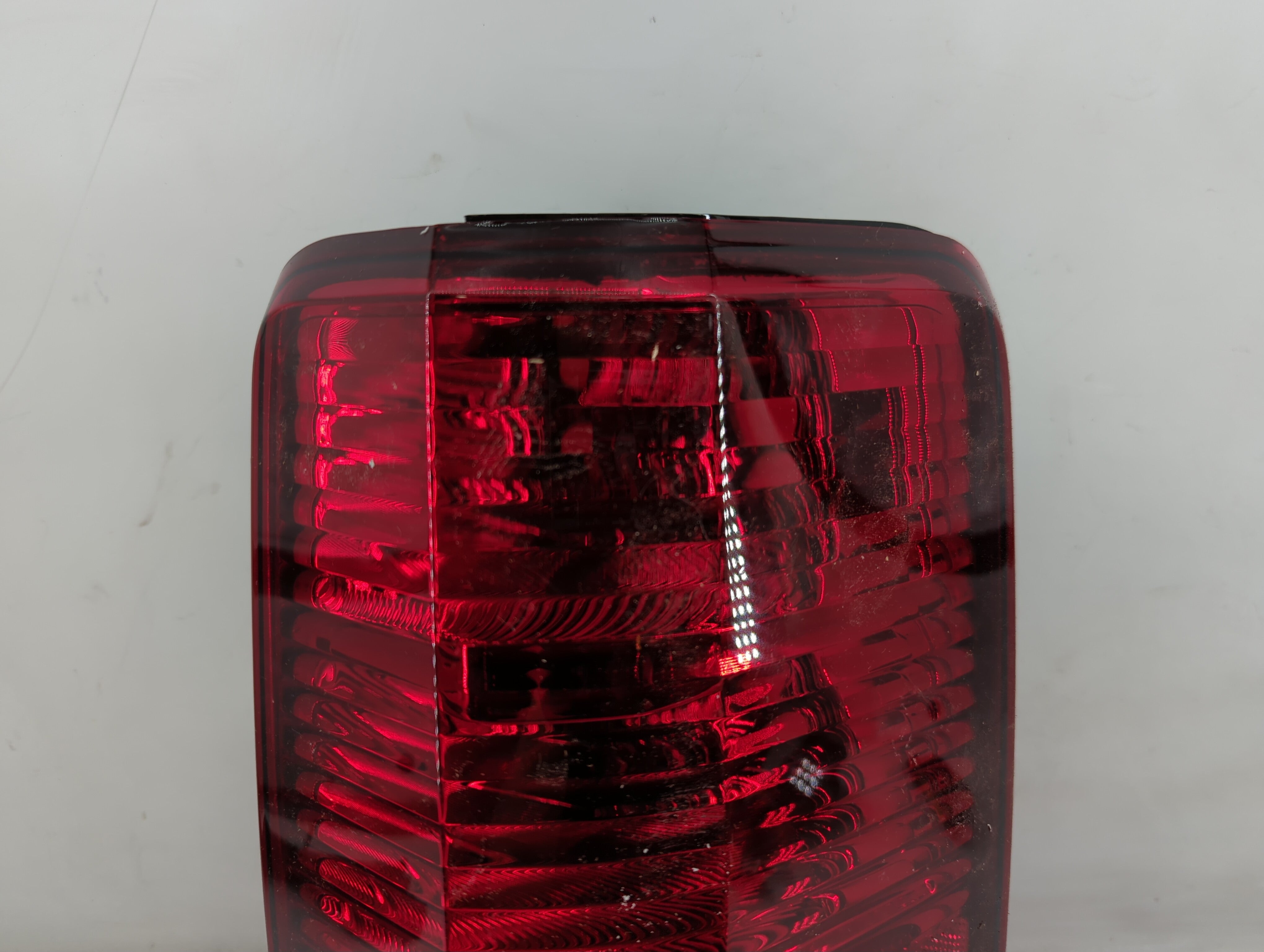 2007-2011 Dodge Nitro Rear Center Lid Brake Light Tail Light P/N:4600321152 CS244-U000R Fits Fits 2007 2008 2009 2010 2011 OEM Used Auto Parts - Oemusedautoparts1.com