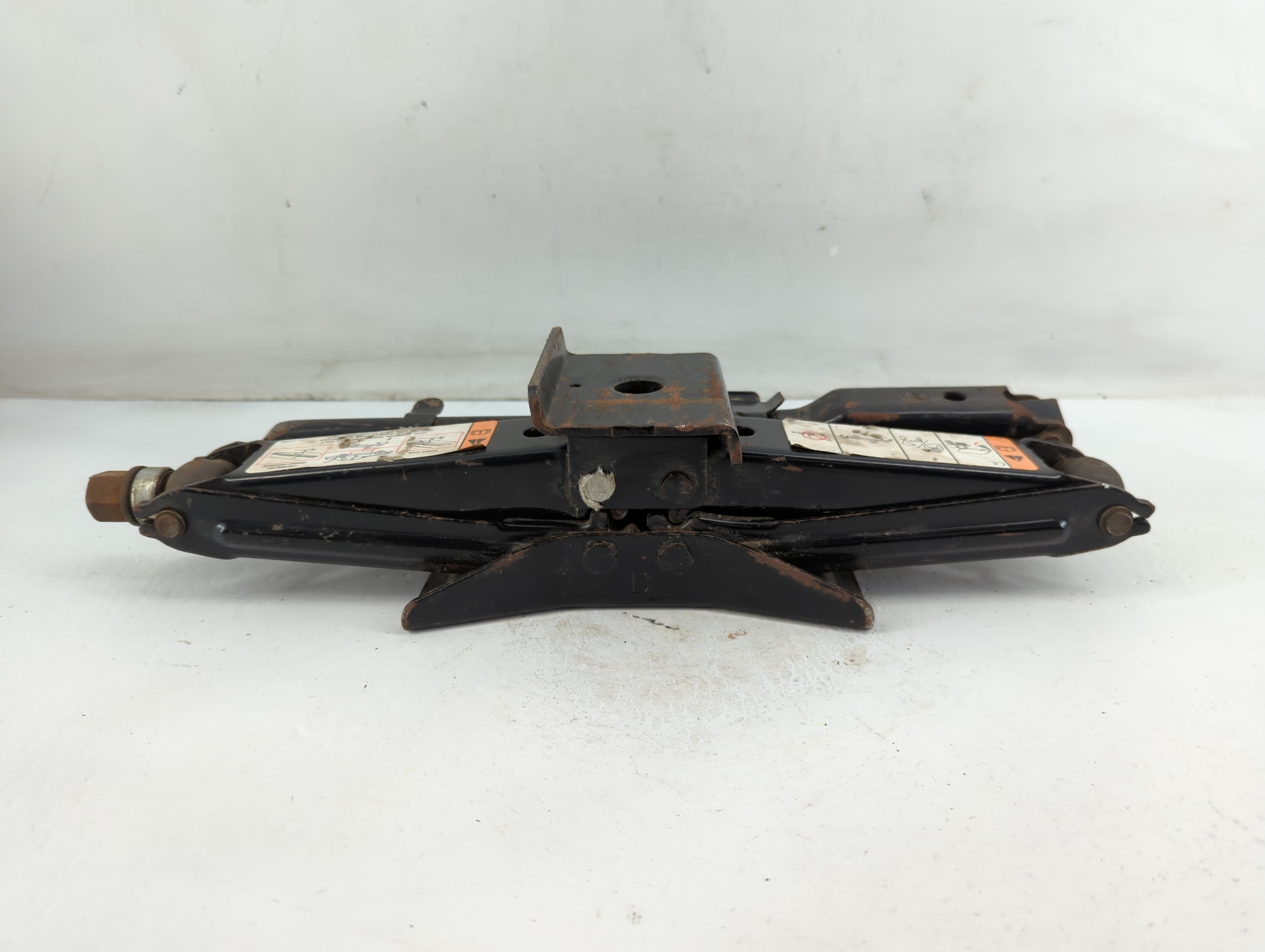 2003 Lincoln Town Car Spare Scissor Car Jack - Oemusedautoparts1.com