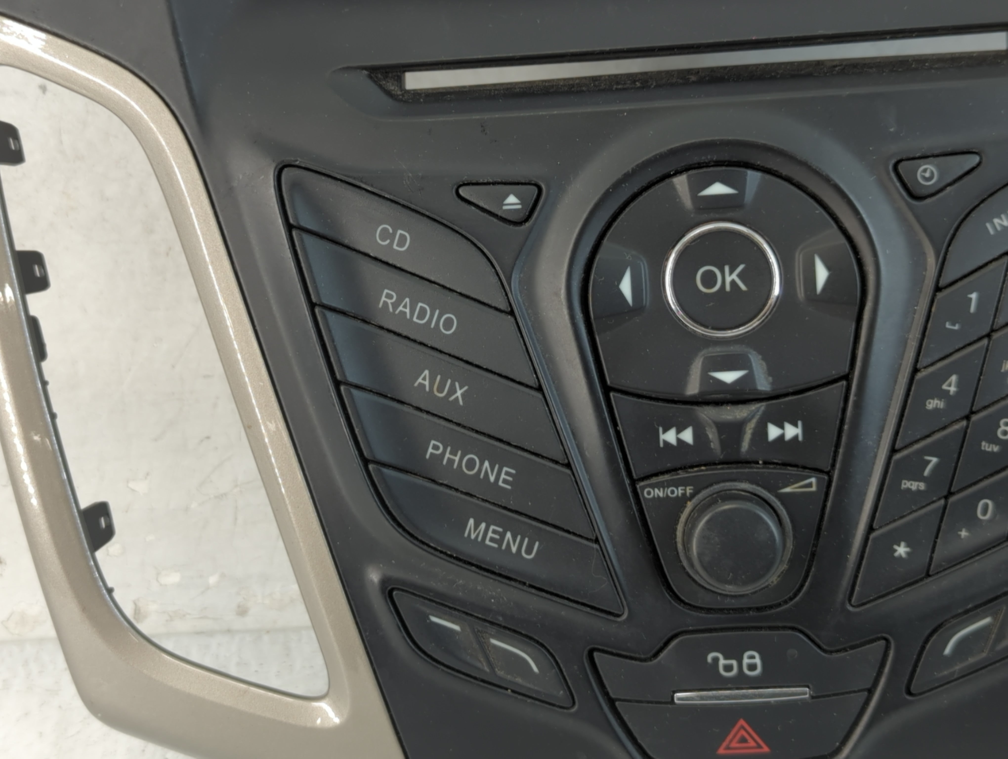 2012-2013 Ford Focus Radio AM FM Cd Player Receiver Replacement P/N:CM5T1BK811LA Fits Fits 2012 2013 OEM Used Auto Parts - Oemusedautoparts1.com