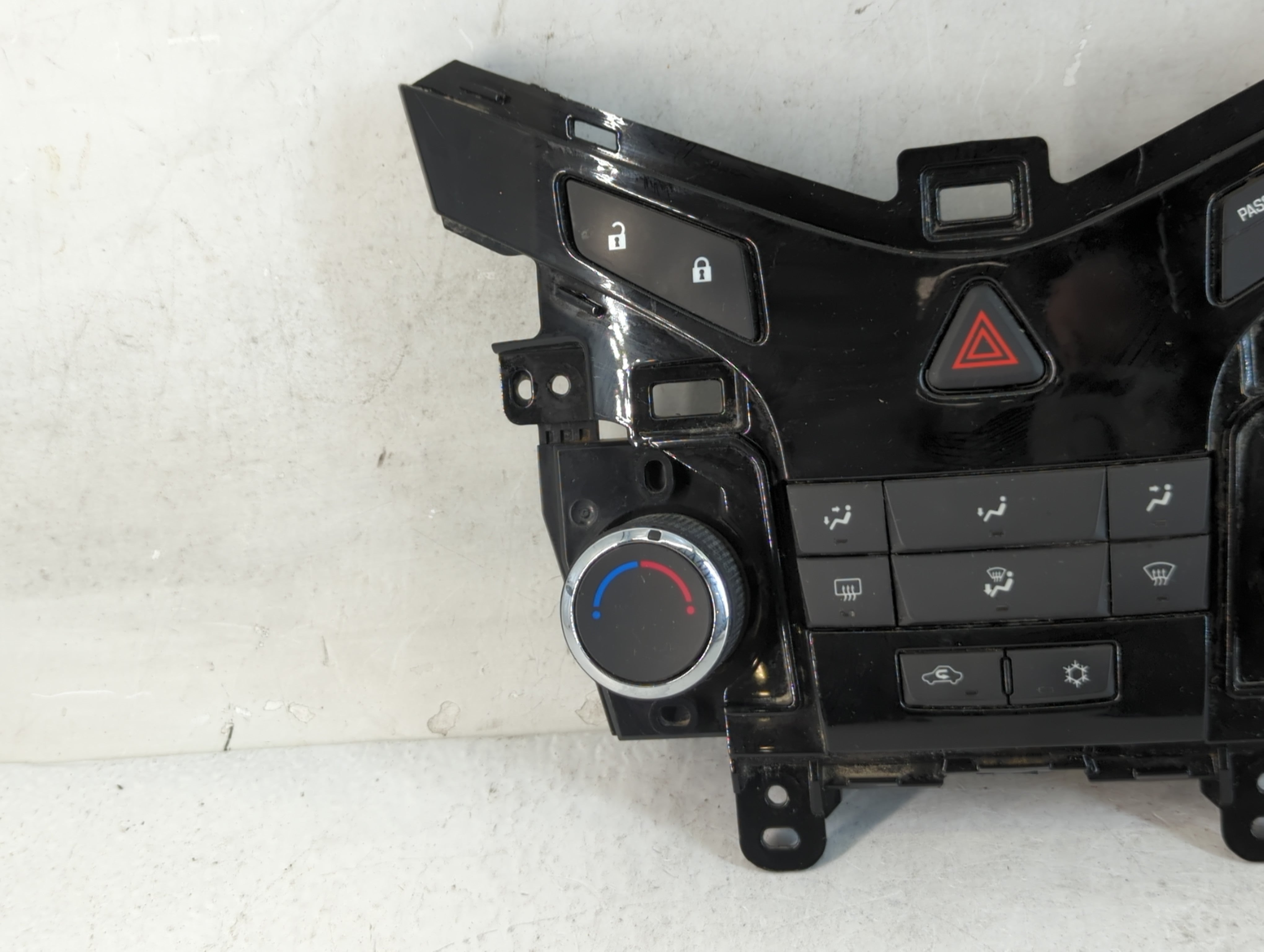2011-2012 Chevrolet Cruze Climate Control Module Temperature AC/Heater Replacement P/N:95017054 Fits Fits 2011 2012 OEM Used Auto Parts - Oemusedautoparts1.com