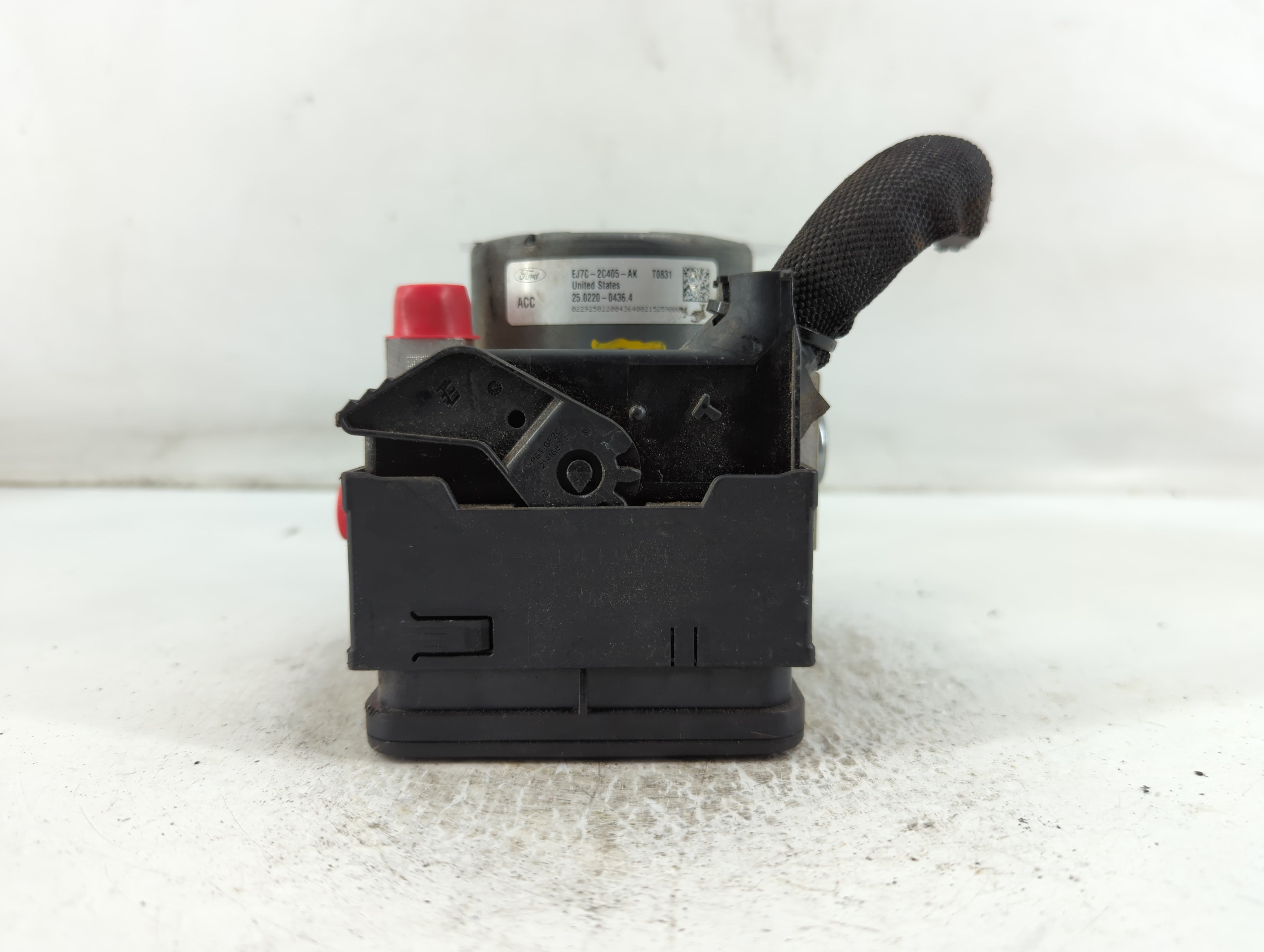 2016 Lincoln Mkc ABS Pump Control Module Replacement P/N:EJ7C-2C405-AK Fits OEM Used Auto Parts - Oemusedautoparts1.com