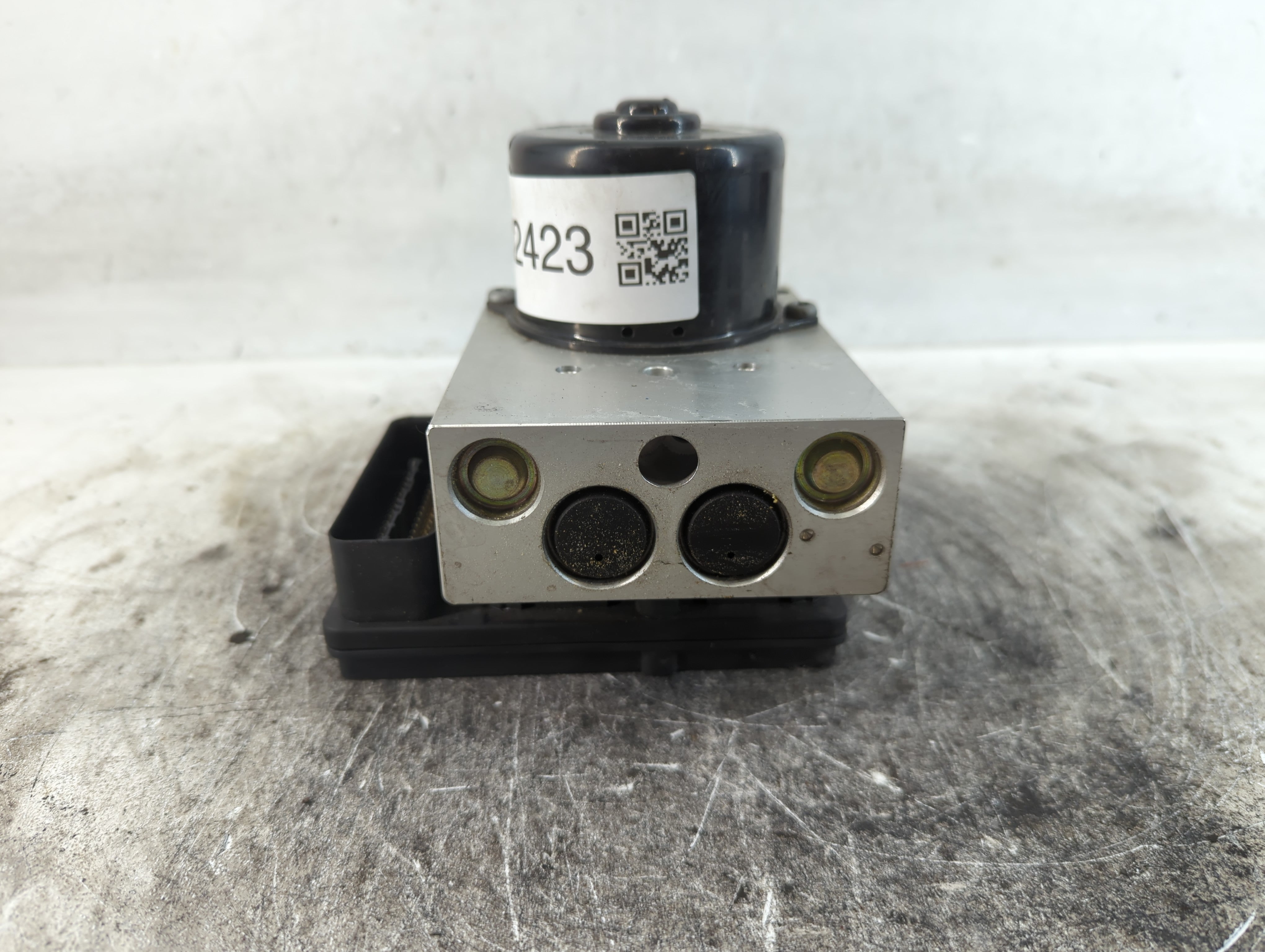 2004-2005 Mercedes-Benz C230 ABS Pump Control Module Replacement P/N:A 004 431 29 12 Q03 Fits Fits 2003 2004 2005 OEM Used Auto Parts - Oemusedautoparts1.com