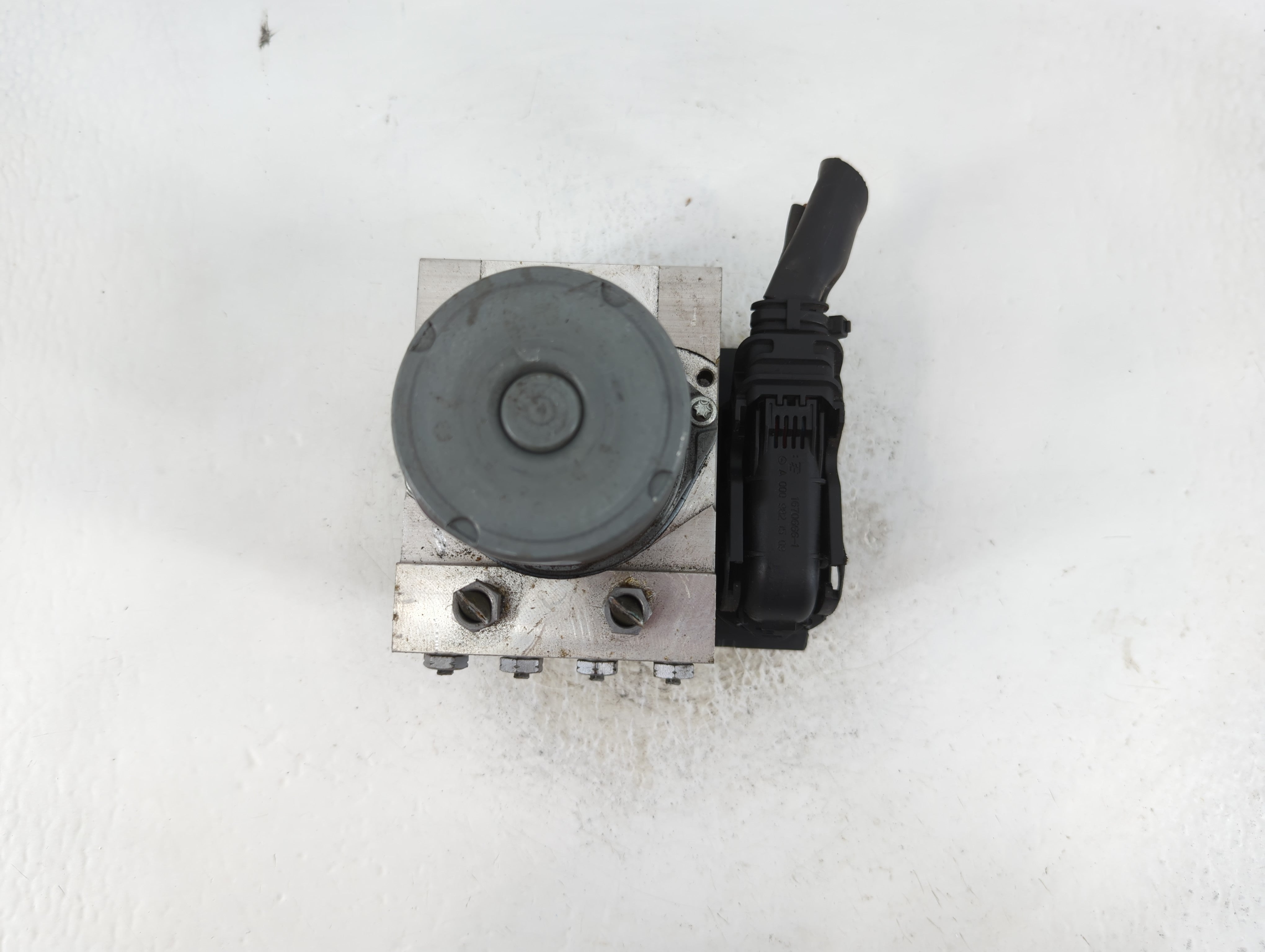 2015-2016 Mercedes-Benz E350 ABS Pump Control Module Replacement P/N:A 212 431 35 12 Fits Fits 2015 2016 2017 OEM Used Auto Parts - Oemusedautoparts1.com