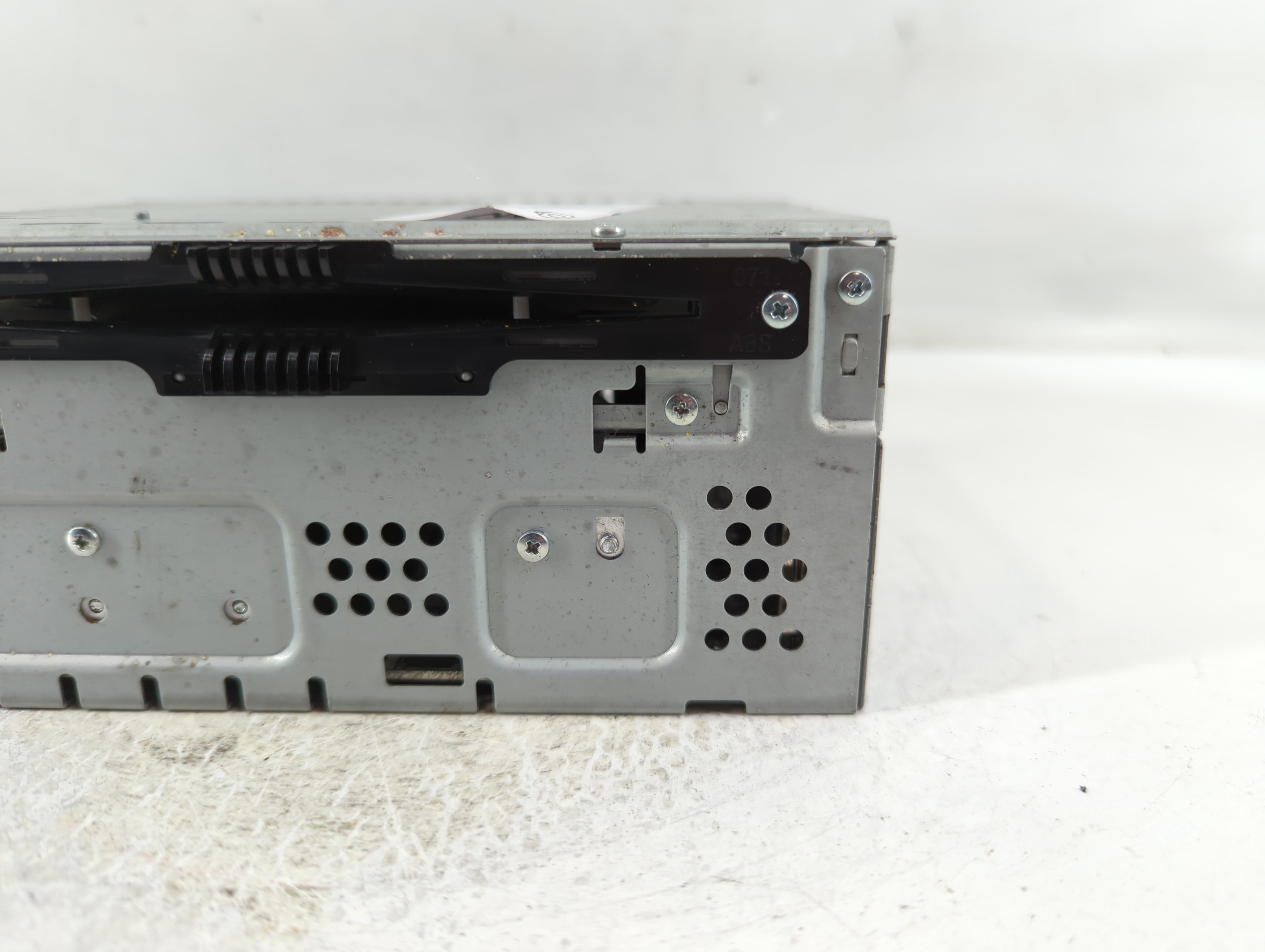 2013 Lincoln Mks Radio AM FM Cd Player Receiver Replacement P/N:DA5T-19C107-CF Fits OEM Used Auto Parts - Oemusedautoparts1.com