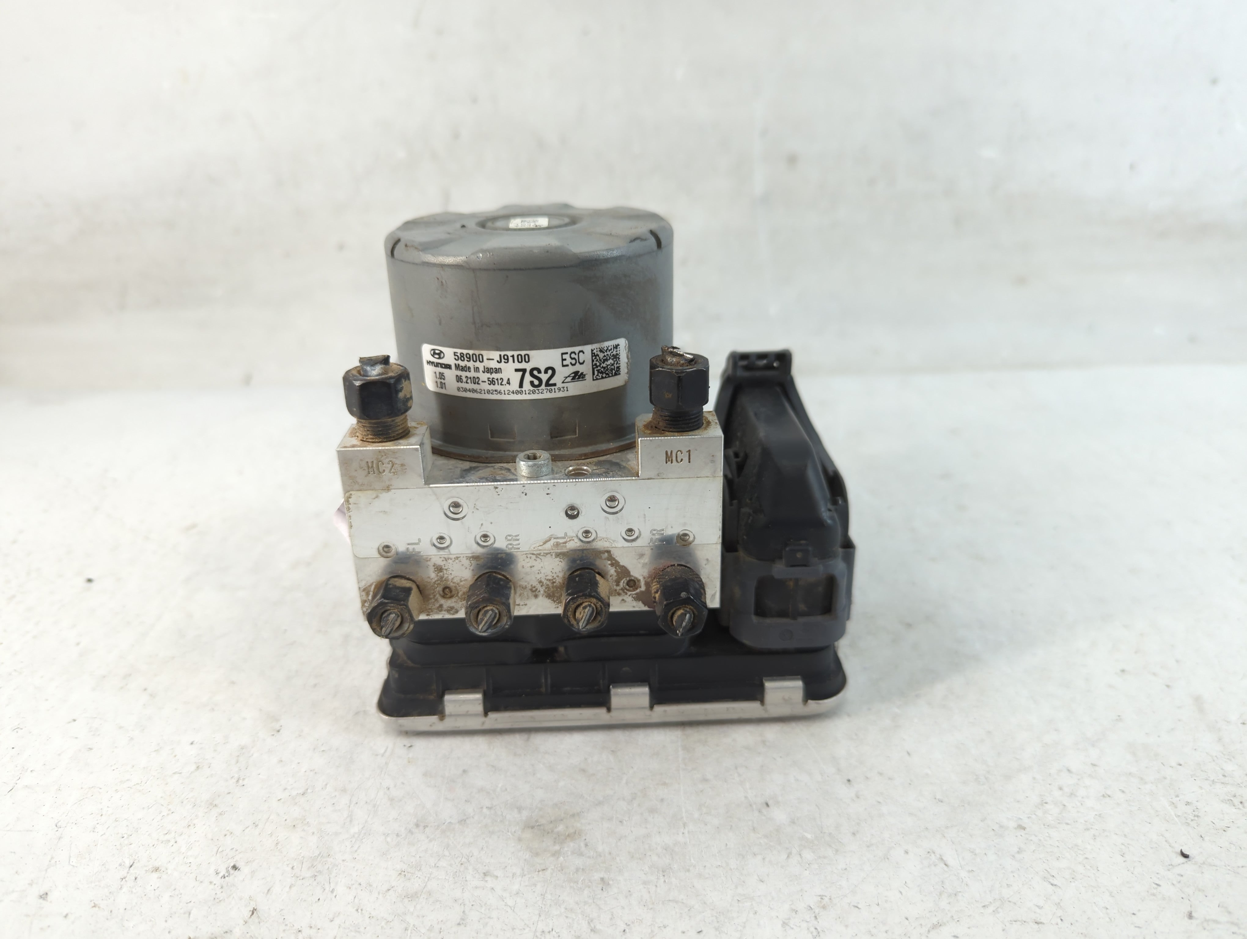 2018-2021 Hyundai Kona ABS Pump Control Module Replacement P/N:58900-J9100 Fits Fits 2018 2019 2020 2021 OEM Used Auto Parts - Oemusedautoparts1.com