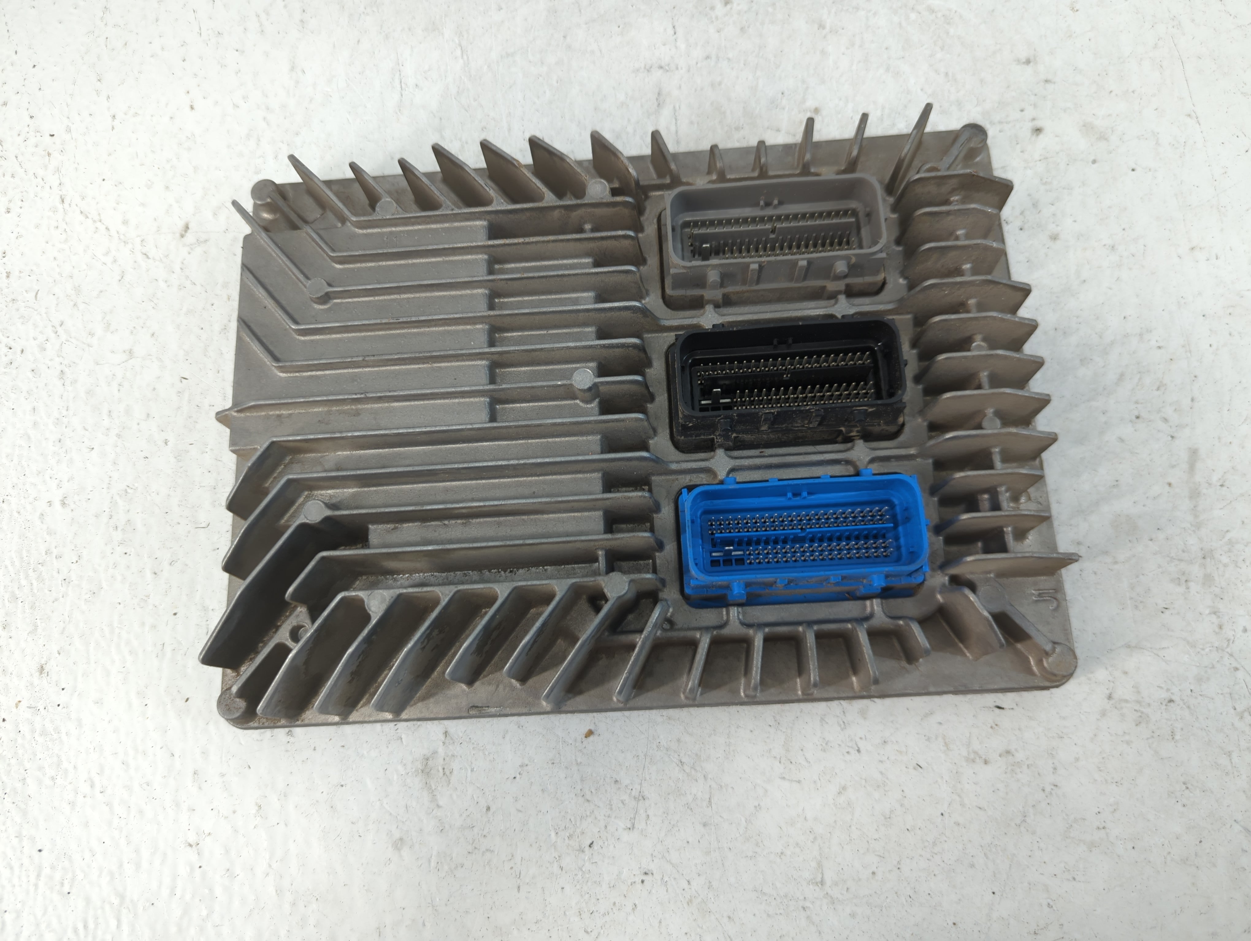 2013-2016 Buick Enclave PCM Engine Control Computer ECU ECM PCU OEM P/N:12651631 E39A Fits Fits 2013 2014 2015 2016 OEM Used Auto Parts - Oemusedautoparts1.com
