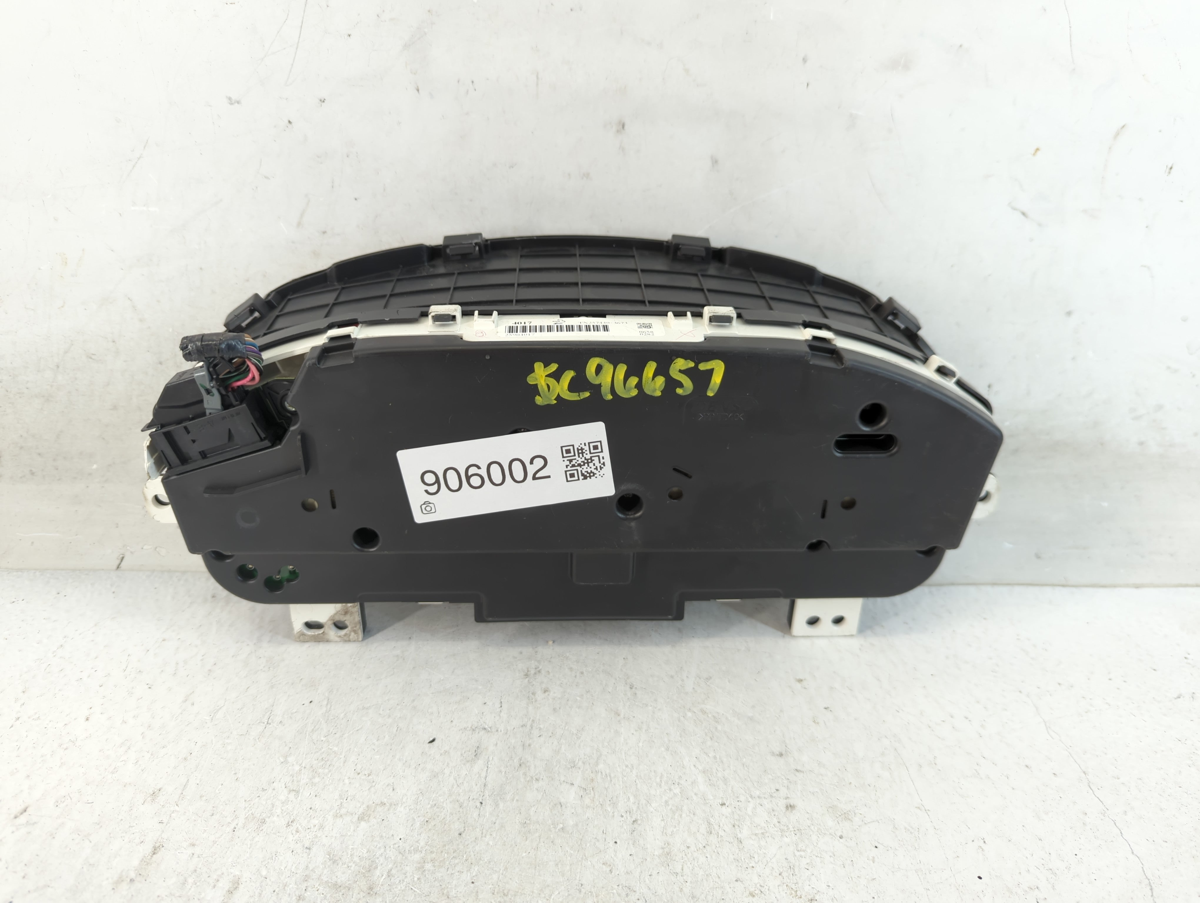 2008-2009 Cadillac Srx Instrument Cluster Speedometer Gauges P/N:25904017 Fits Fits 2008 2009 OEM Used Auto Parts - Oemusedautoparts1.com