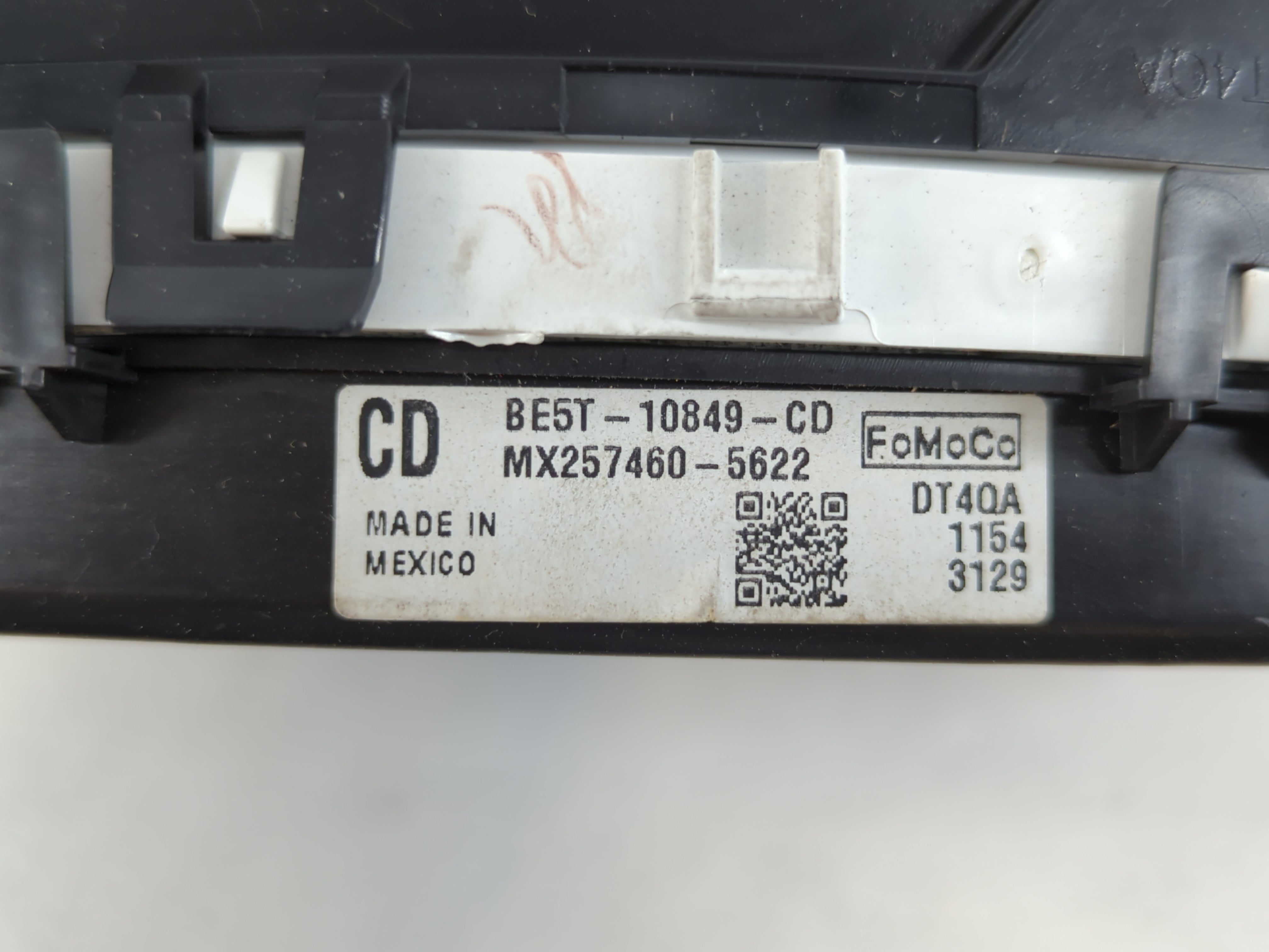 2011-2012 Ford Fusion Instrument Cluster Speedometer Gauges P/N:BE5T-10849-CD Fits Fits 2011 2012 OEM Used Auto Parts - Oemusedautoparts1.com
