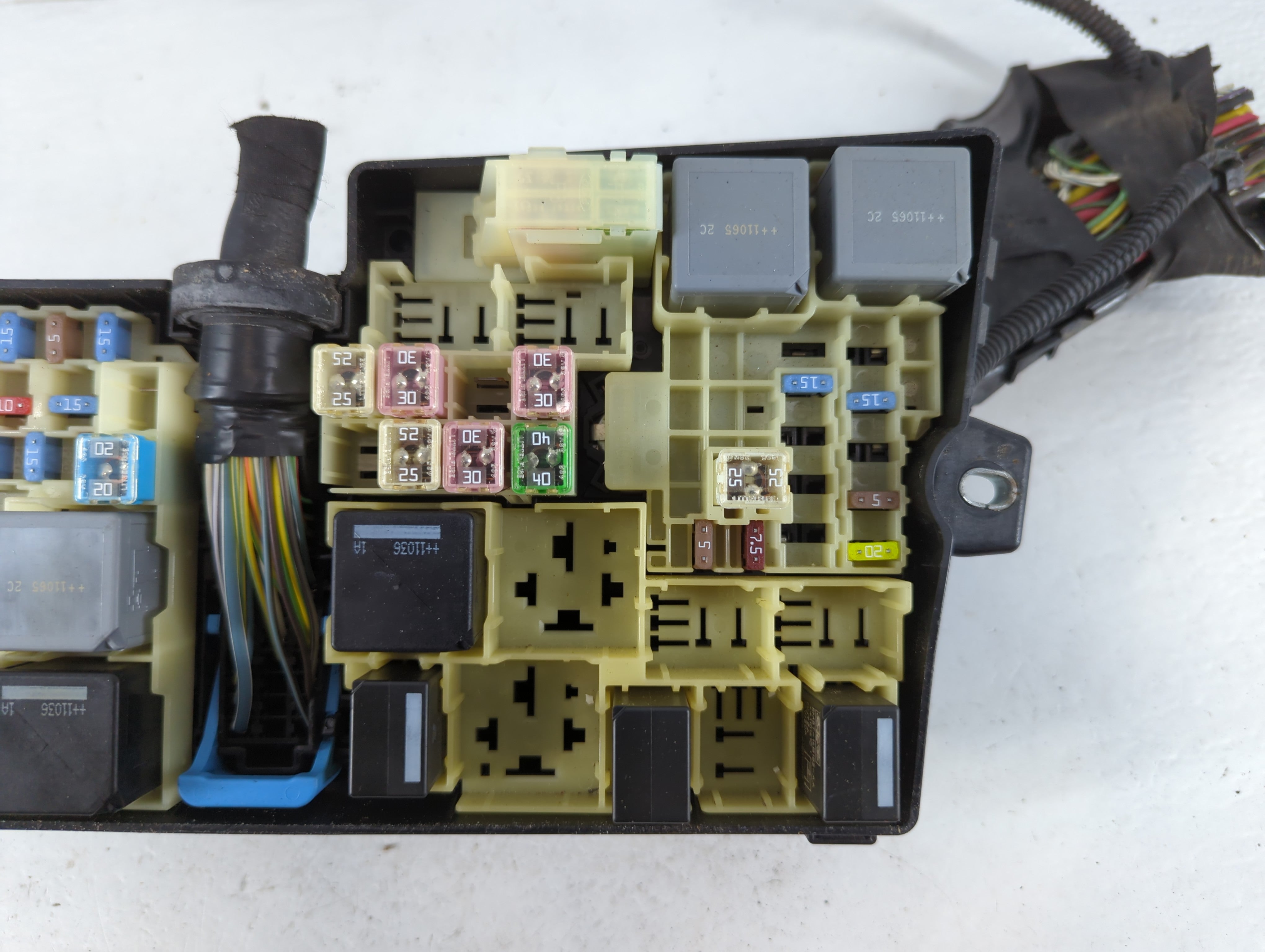 2012-2014 Ford Focus Fusebox Fuse Box Panel Relay Module P/N:AV6T-14A067-AB Fits Fits 2012 2013 2014 OEM Used Auto Parts - Oemusedautoparts1.com