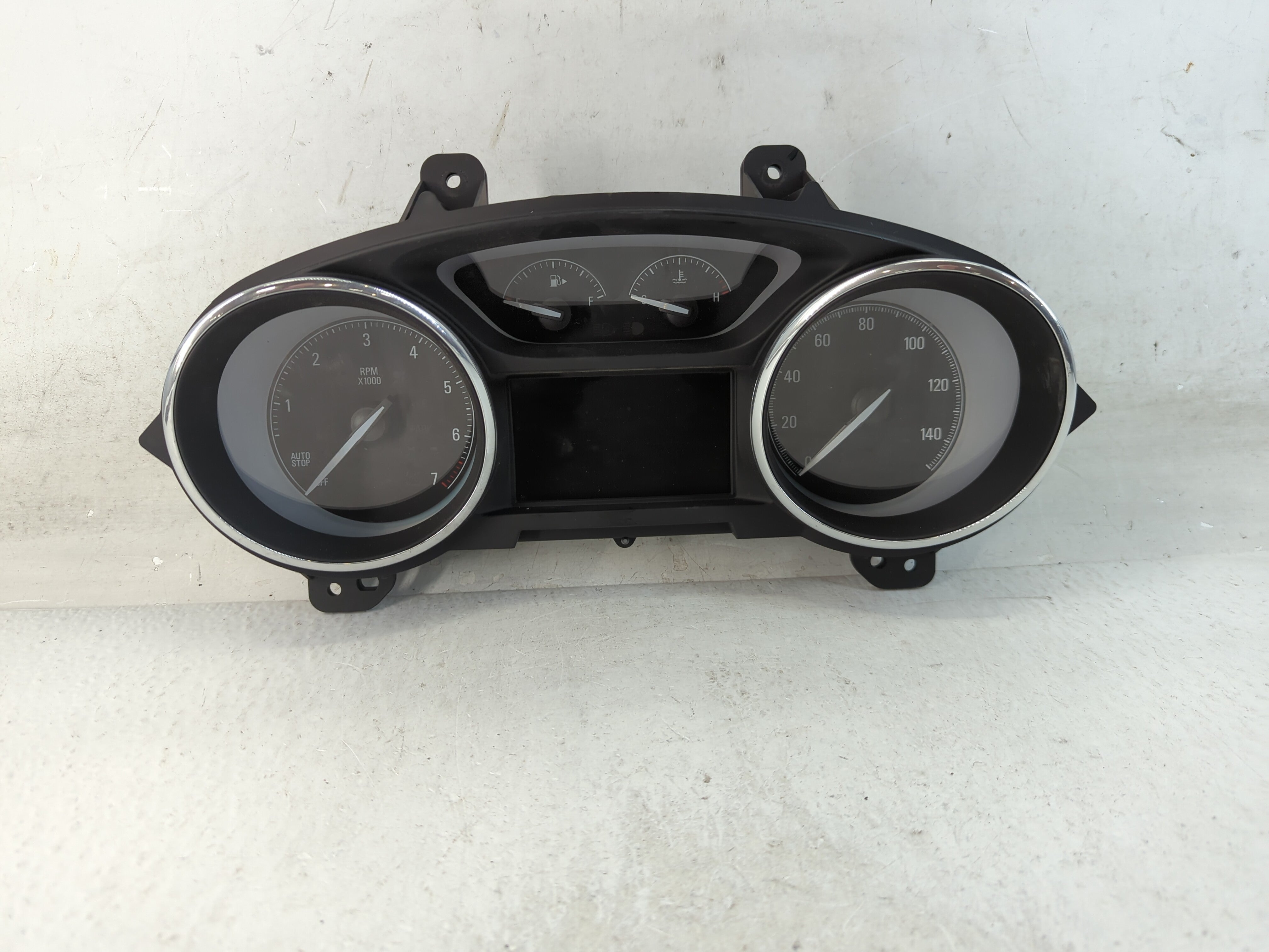 2017-2018 Buick Envision Instrument Cluster Speedometer Gauges P/N:84165671 Fits Fits 2017 2018 OEM Used Auto Parts - Oemusedautoparts1.com