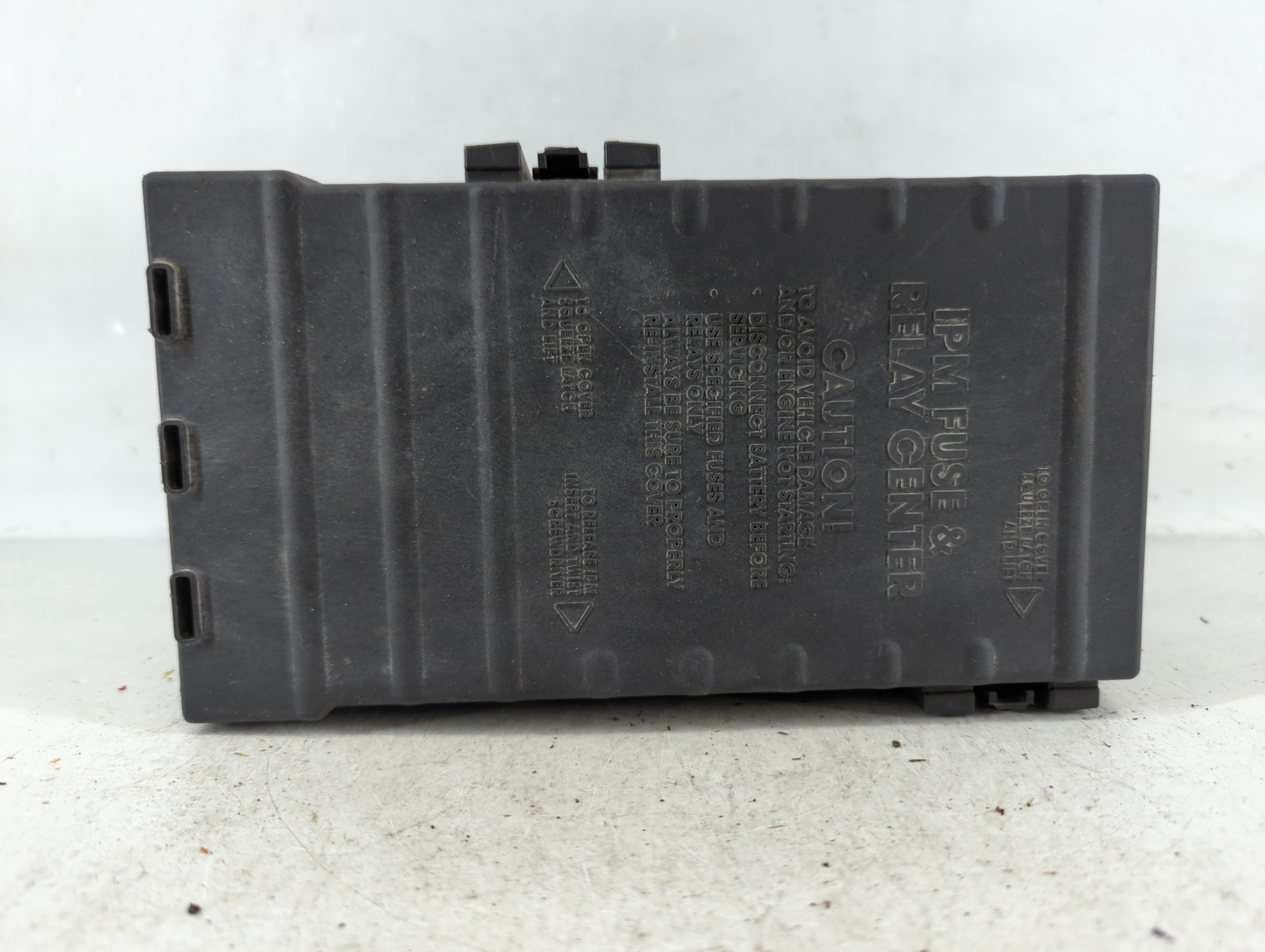 2003-2005 Chrysler Town & Country Fusebox Fuse Box Panel Relay Module P/N:05144507AB Fits Fits 2003 2004 2005 OEM Used Auto Parts - Oemusedautoparts1.com
