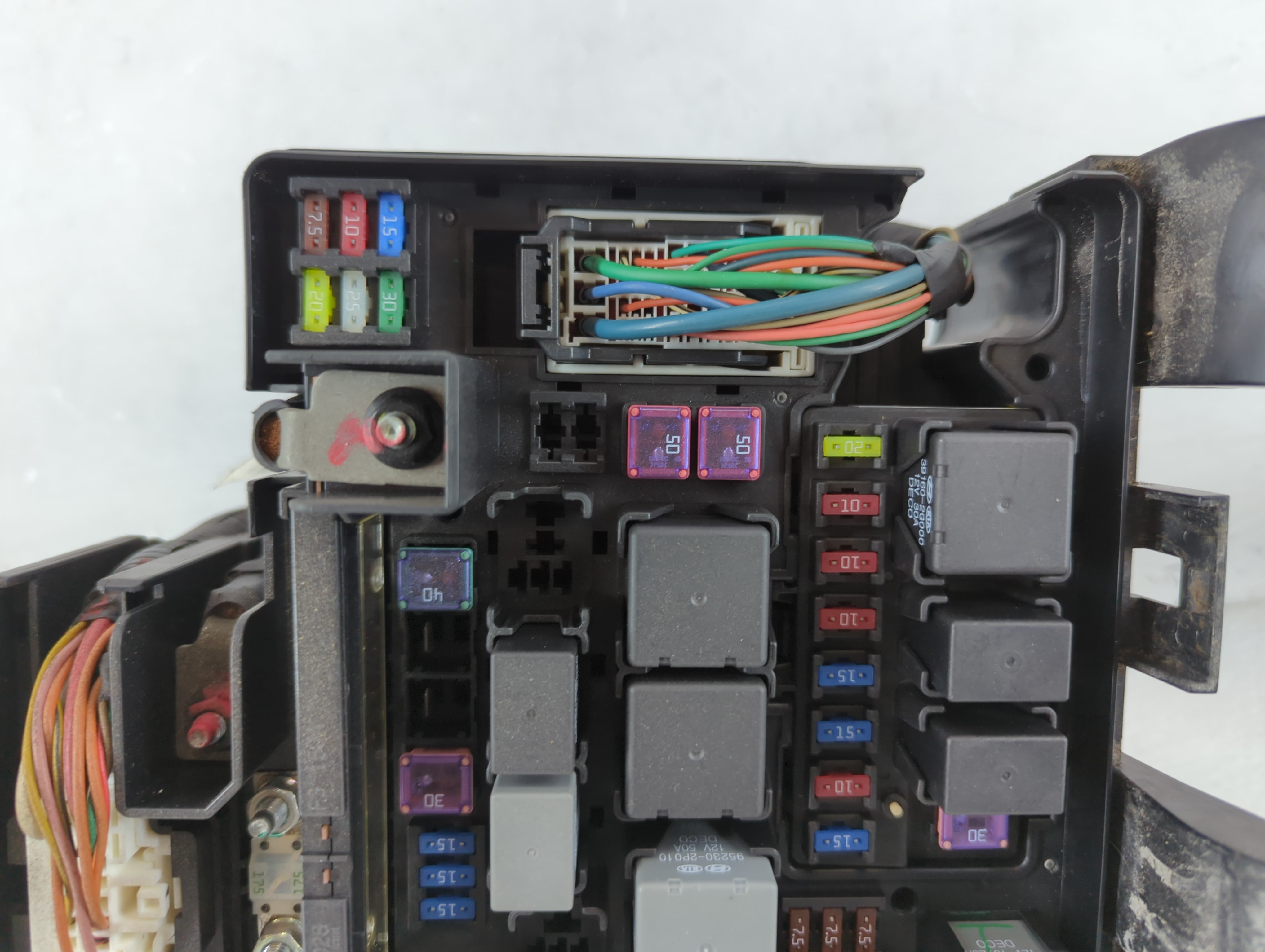 2011-2013 Kia Sorento Fusebox Fuse Box Panel Relay Module P/N:91851-1U100 Fits Fits 2011 2012 2013 OEM Used Auto Parts - Oemusedautoparts1.com