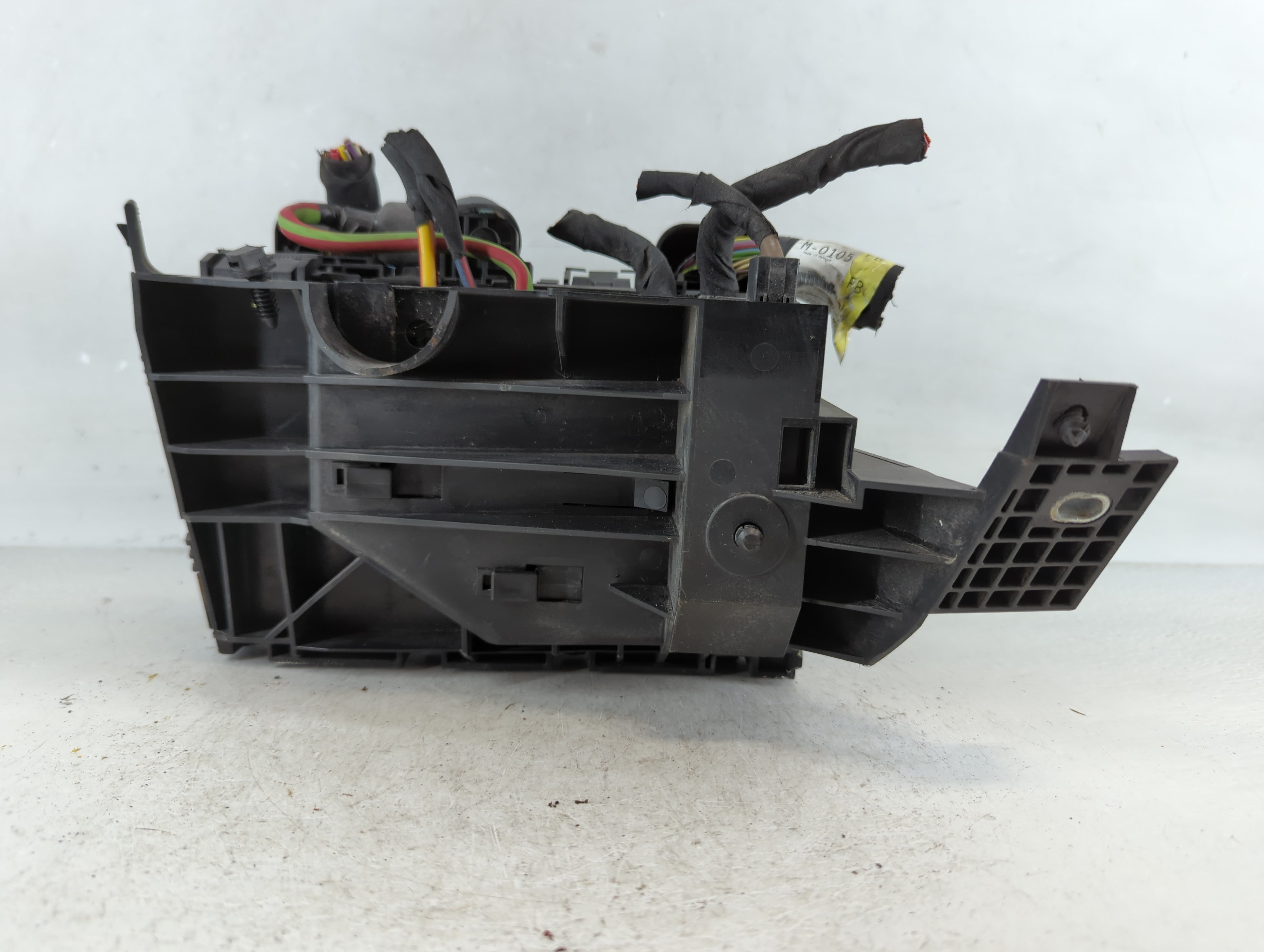 2015-2016 Lincoln Mkz Fusebox Fuse Box Panel Relay Module P/N:FP5T-12A581-FB Fits Fits 2015 2016 OEM Used Auto Parts - Oemusedautoparts1.com