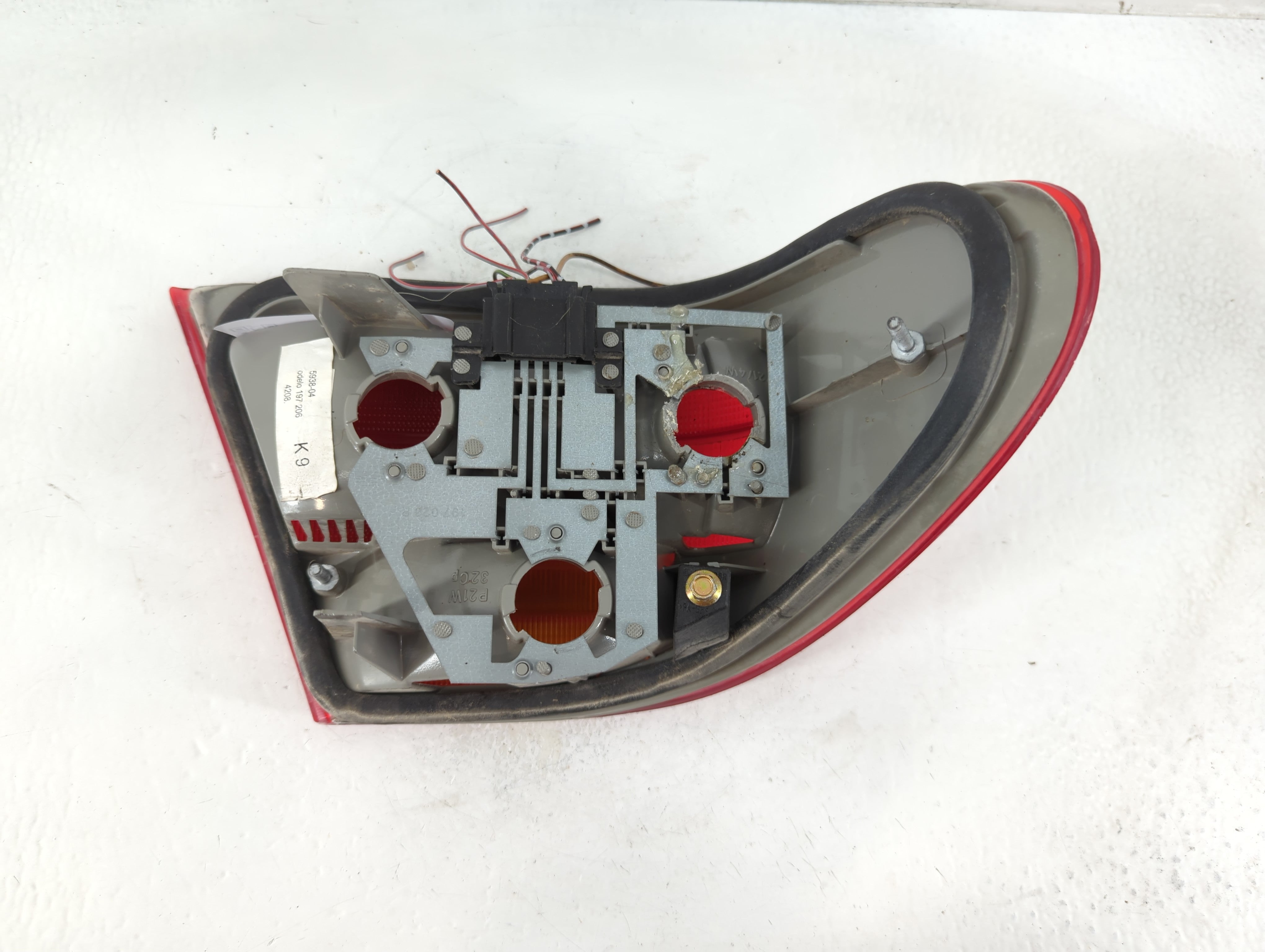 1996-1999 Mercedes-Benz E320 Tail Light Assembly Passenger Right OEM Fits Fits 1996 1997 1998 1999 OEM Used Auto Parts - Oemusedautoparts1.com