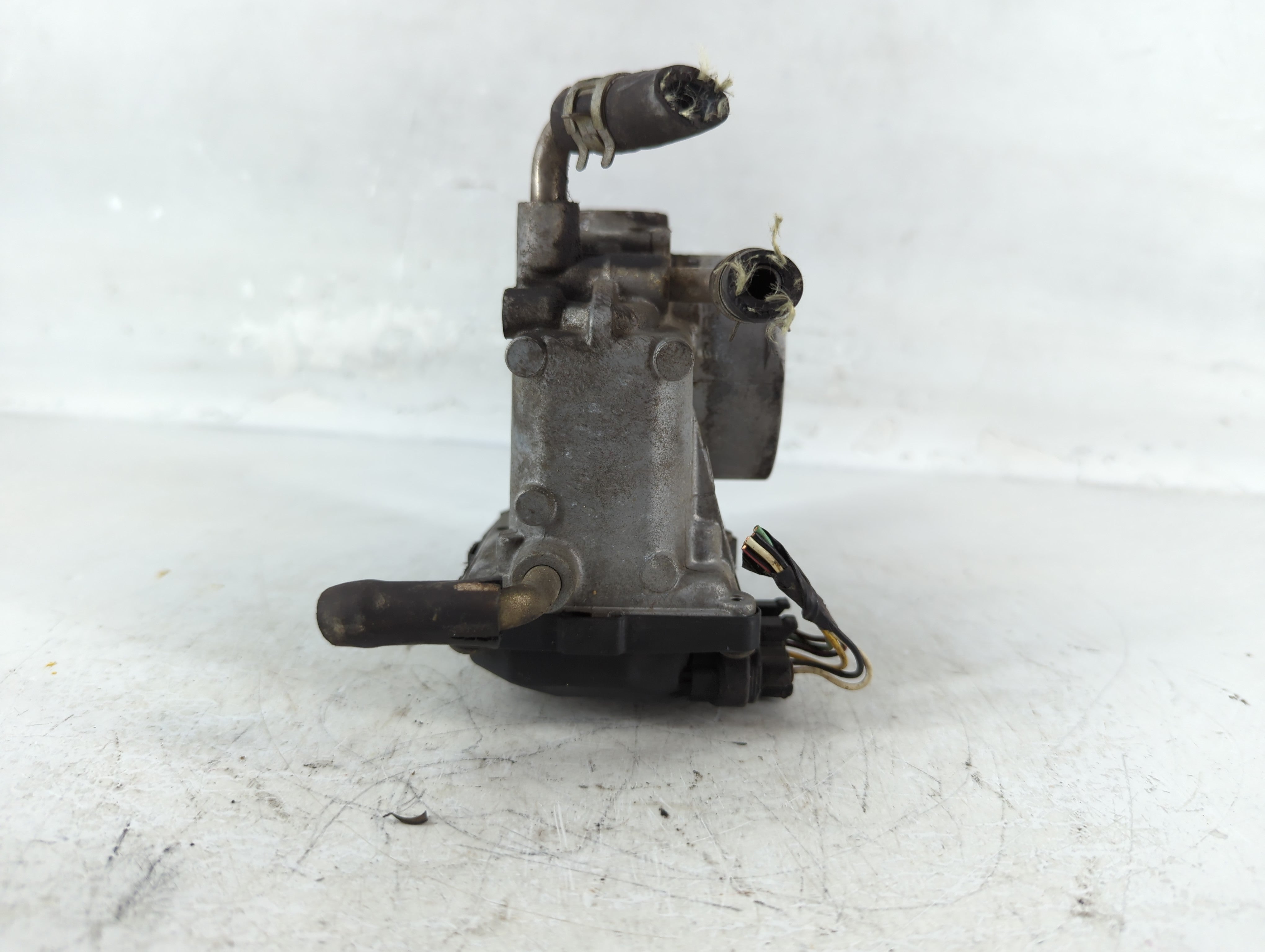2002-2003 Toyota Camry Throttle Body P/N:22030-28040 Fits Fits 2002 2003 OEM Used Auto Parts - Oemusedautoparts1.com