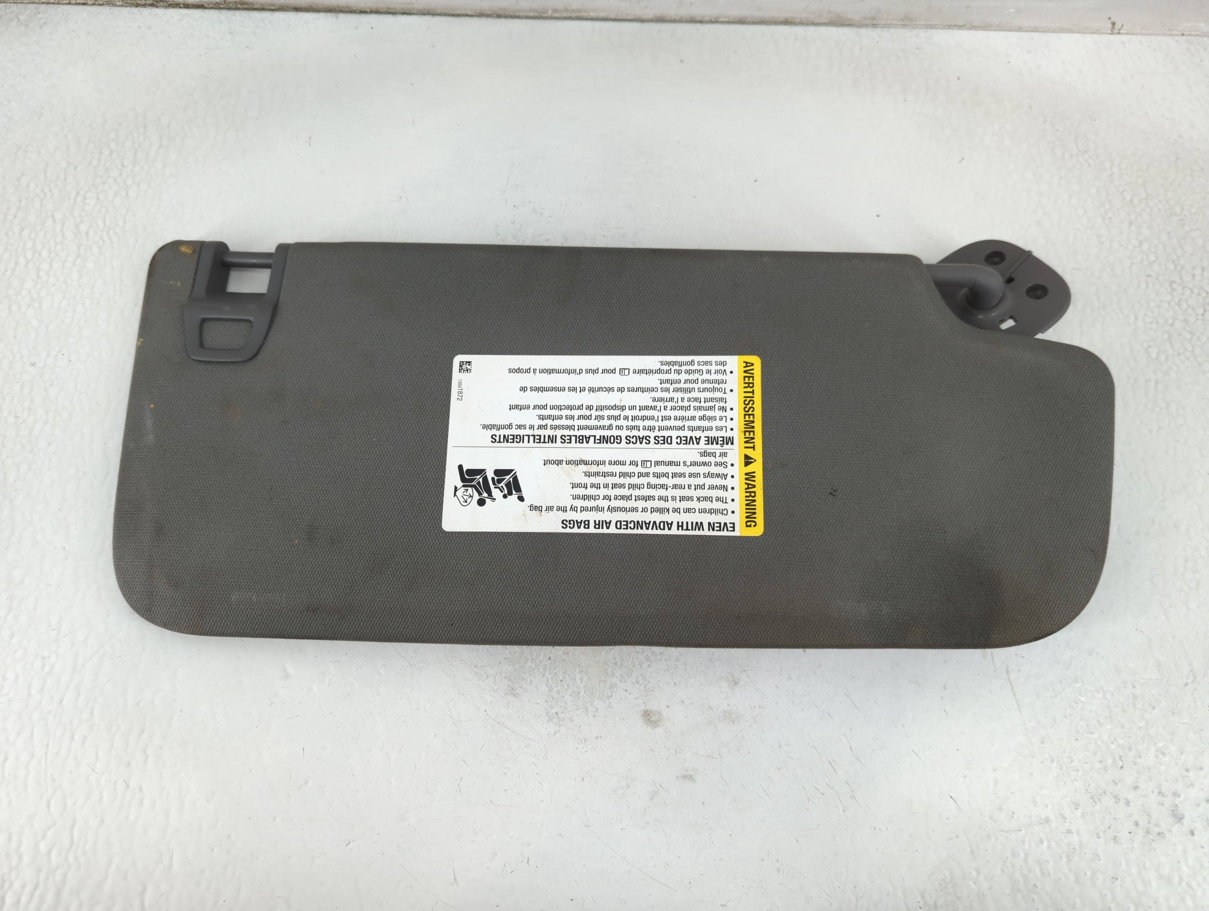 2019-2022 Chevrolet Silverado 1500 Sun Visor Shade Replacement Driver Left Mirror Fits Fits 2019 2020 2021 2022 OEM Used Auto Parts - Oemusedautoparts1.com