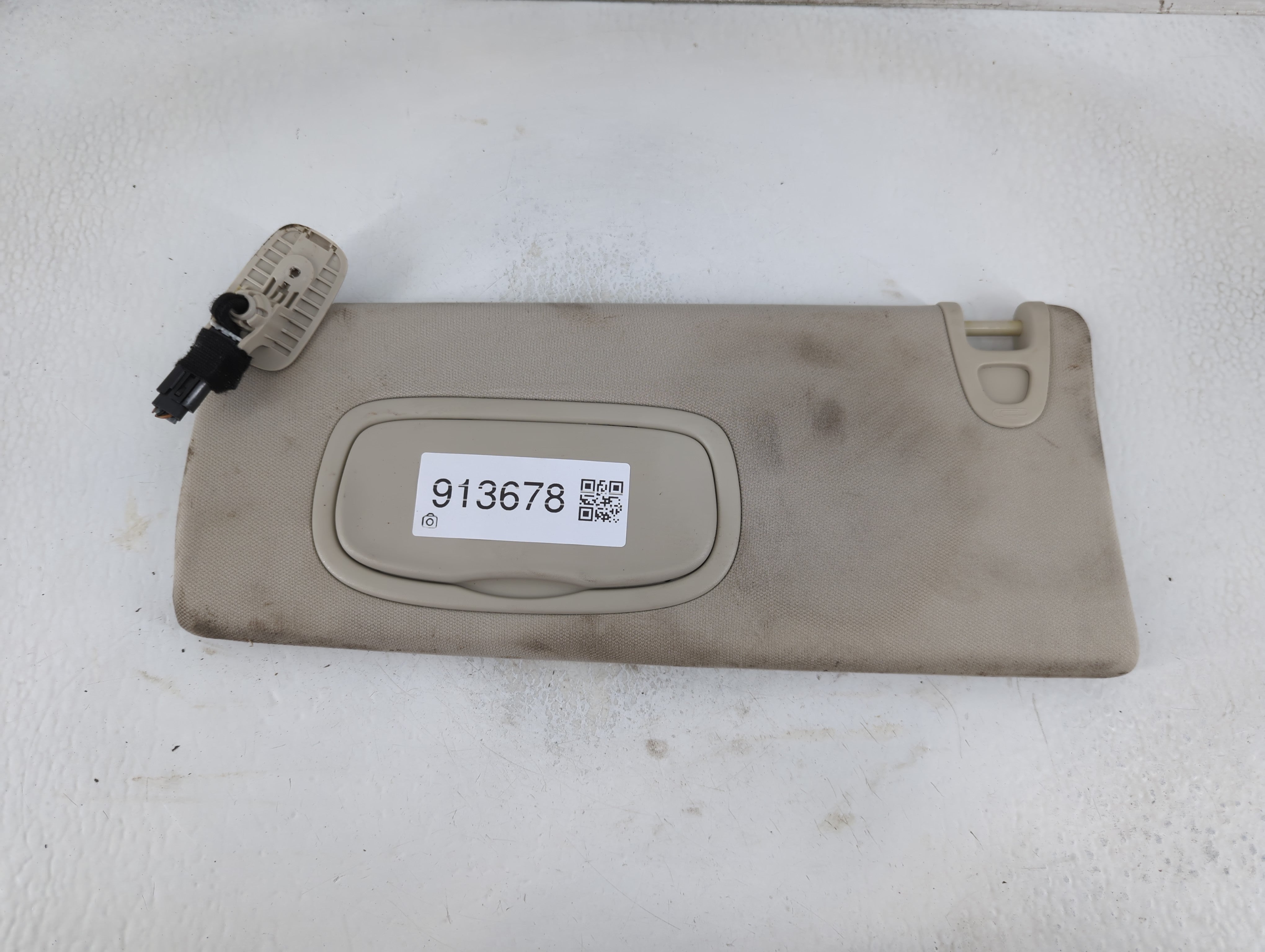 2014-2018 Jeep Cherokee Sun Visor Shade Replacement Driver Left Mirror Fits Fits 2014 2015 2016 2017 2018 OEM Used Auto Parts - Oemusedautoparts1.com