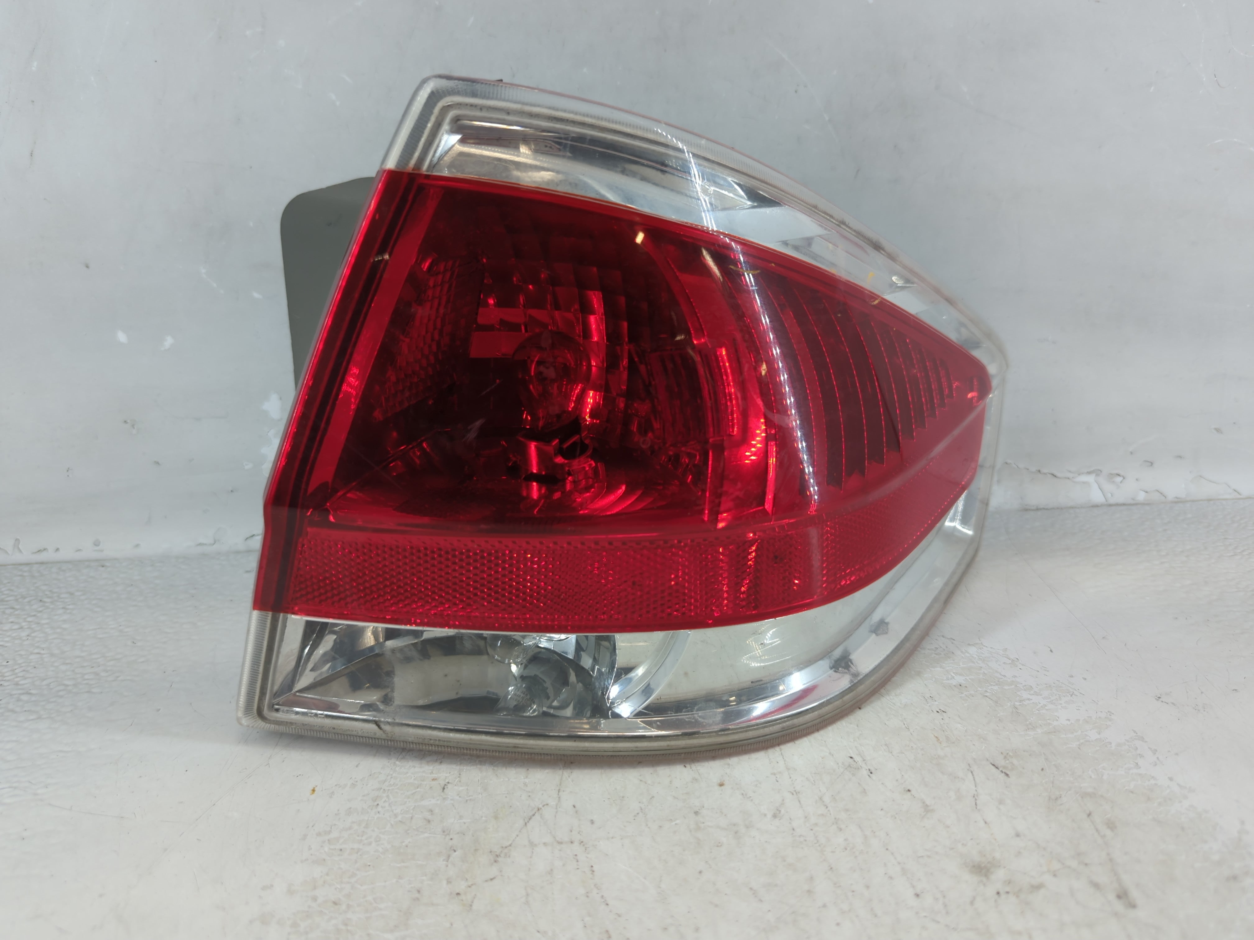 2008-2011 Ford Focus Tail Light Assembly Passenger Right OEM P/N:VP8S4X-13440-A Fits Fits 2008 2009 2010 2011 OEM Used Auto Parts - Oemusedautoparts1.com