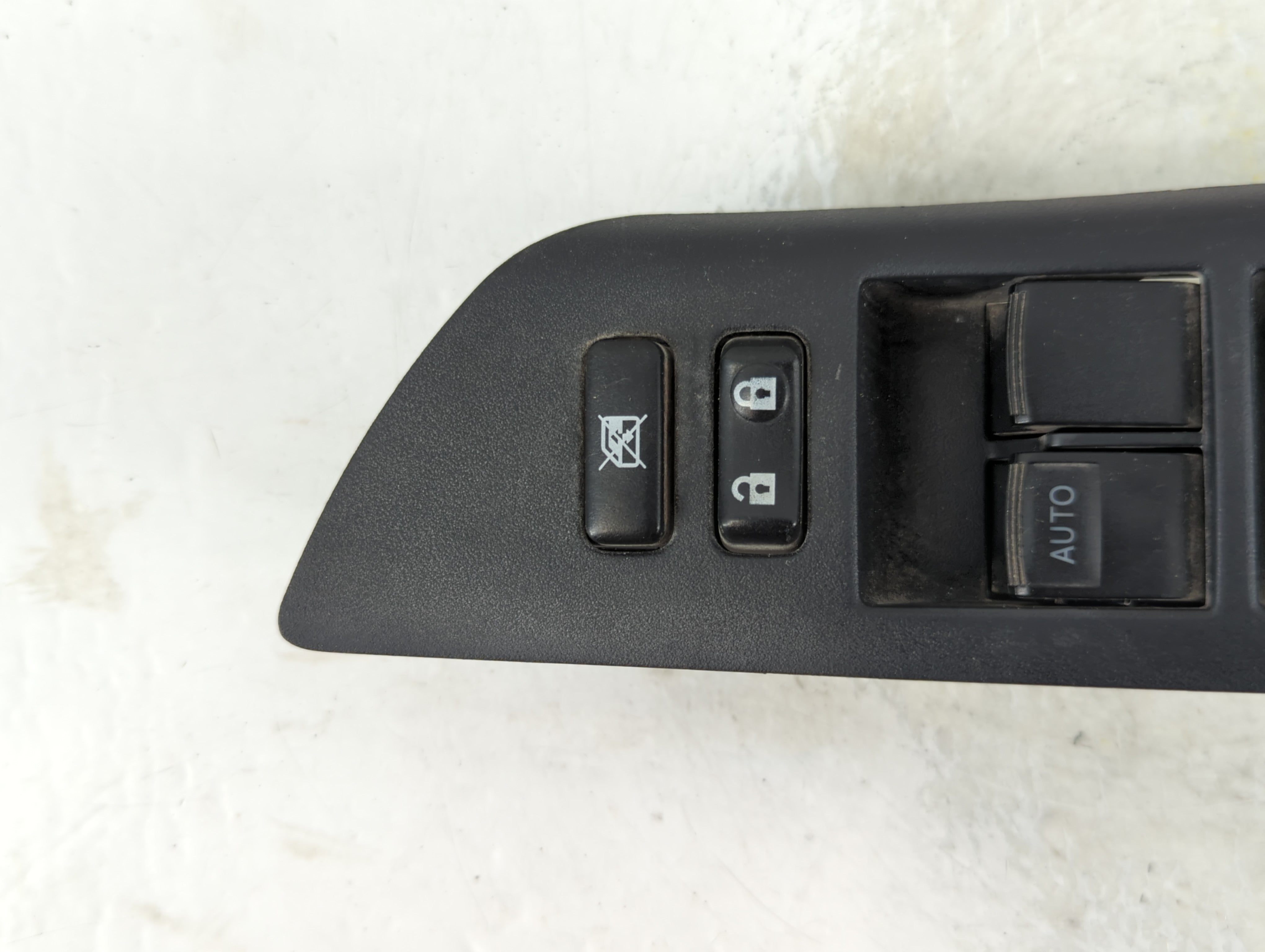 2009-2010 Pontiac Vibe Master Power Window Switch Replacement Driver Side Left P/N:P8T-GF30 Fits Fits 2009 2010 OEM Used Auto Parts - Oemusedautoparts1.com