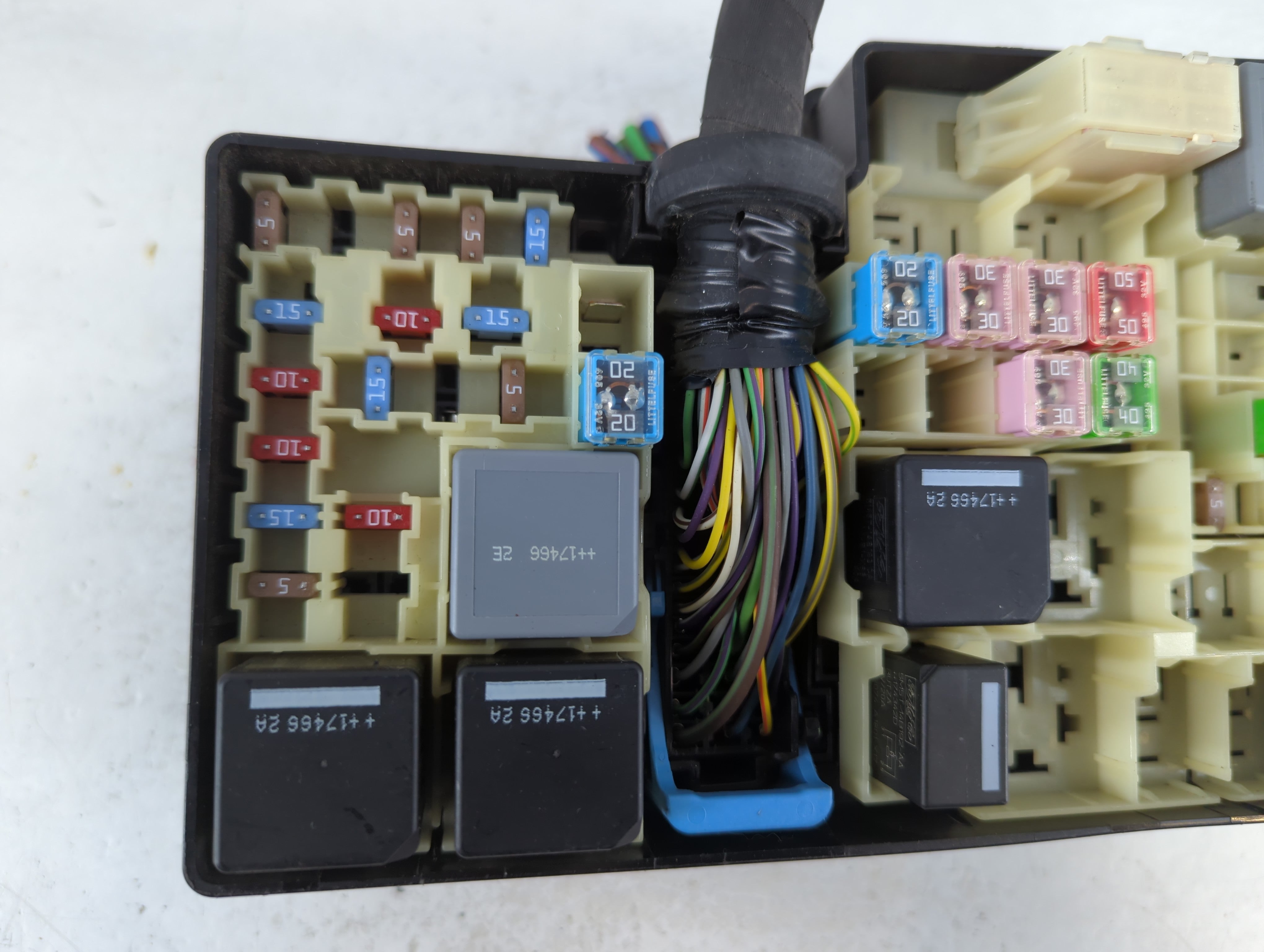 2018 Ford Escape Fusebox Fuse Box Panel Relay Module P/N:AV6T-14A067-AD E02345500, AV6T-14A142-AB, E00027328 Fits OEM Used Auto Parts - Oemusedautoparts1.com