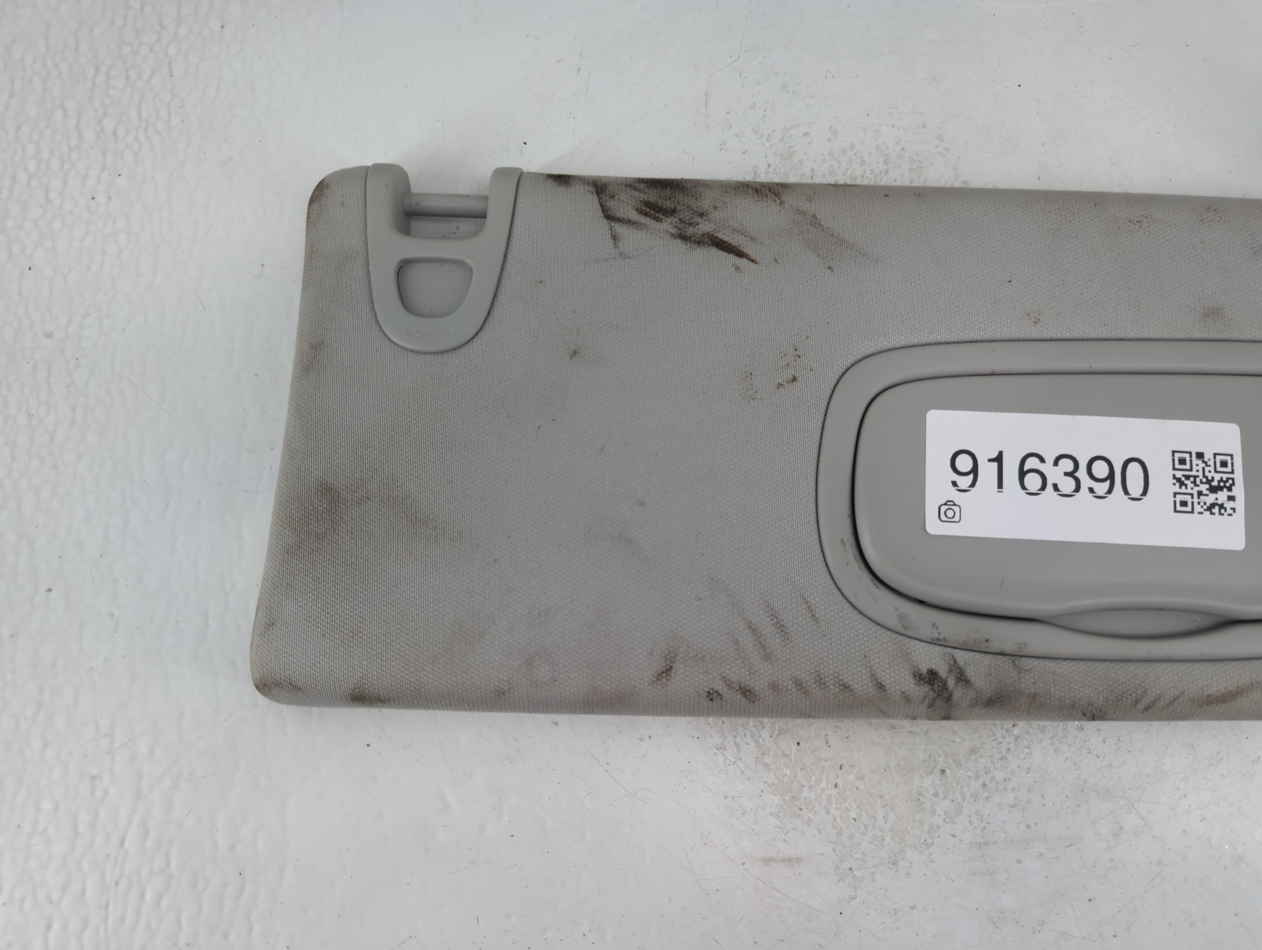 2019-2022 Jeep Cherokee Sun Visor Shade Replacement Passenger Right Mirror Fits Fits 2019 2020 2021 2022 OEM Used Auto Parts - Oemusedautoparts1.com