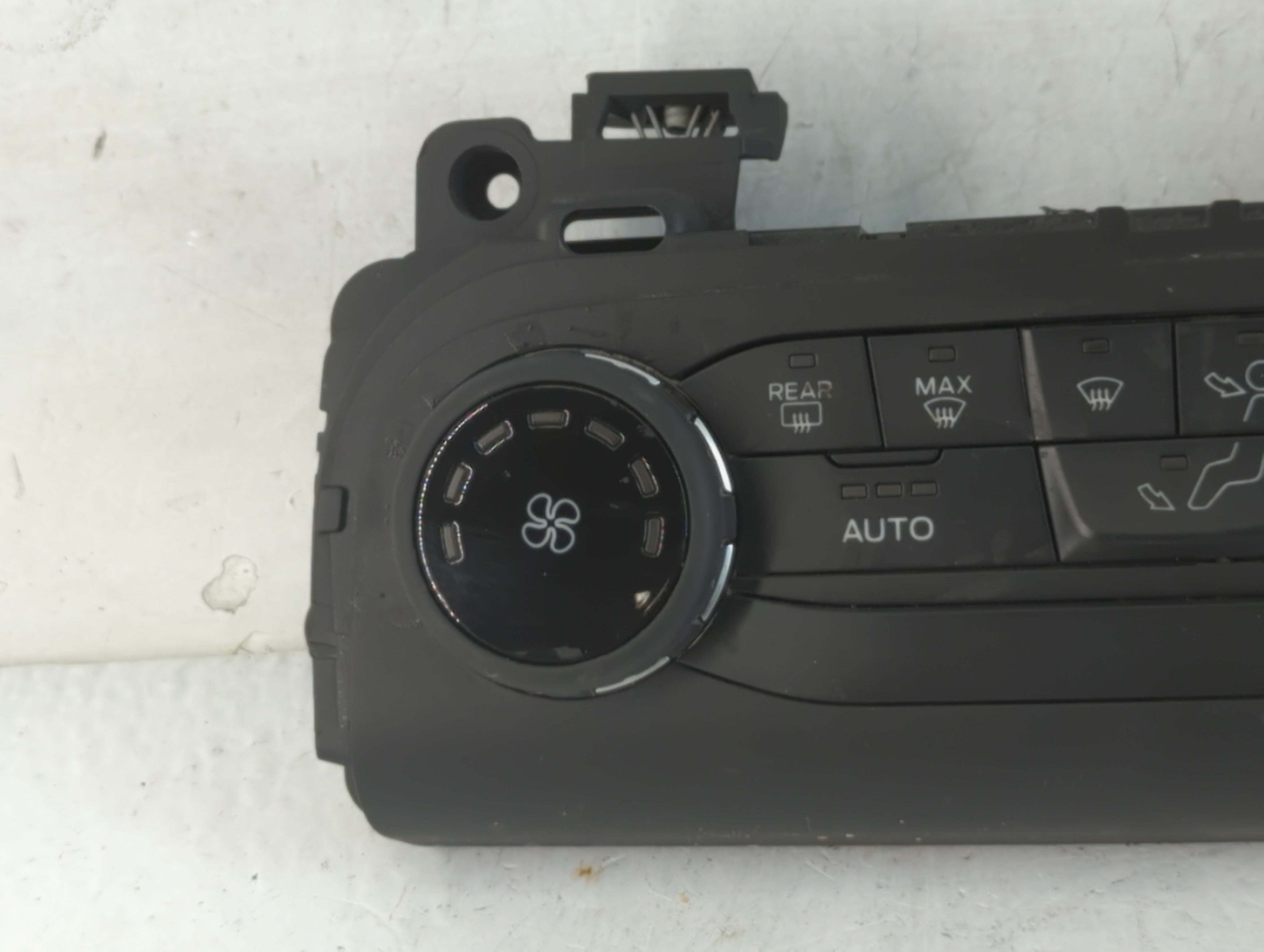 2021 Ford Bronco Climate Control Module Temperature AC/Heater Replacement P/N:12931121 M1PT-18C612-JD Fits OEM Used Auto Parts - Oemusedautoparts1.com