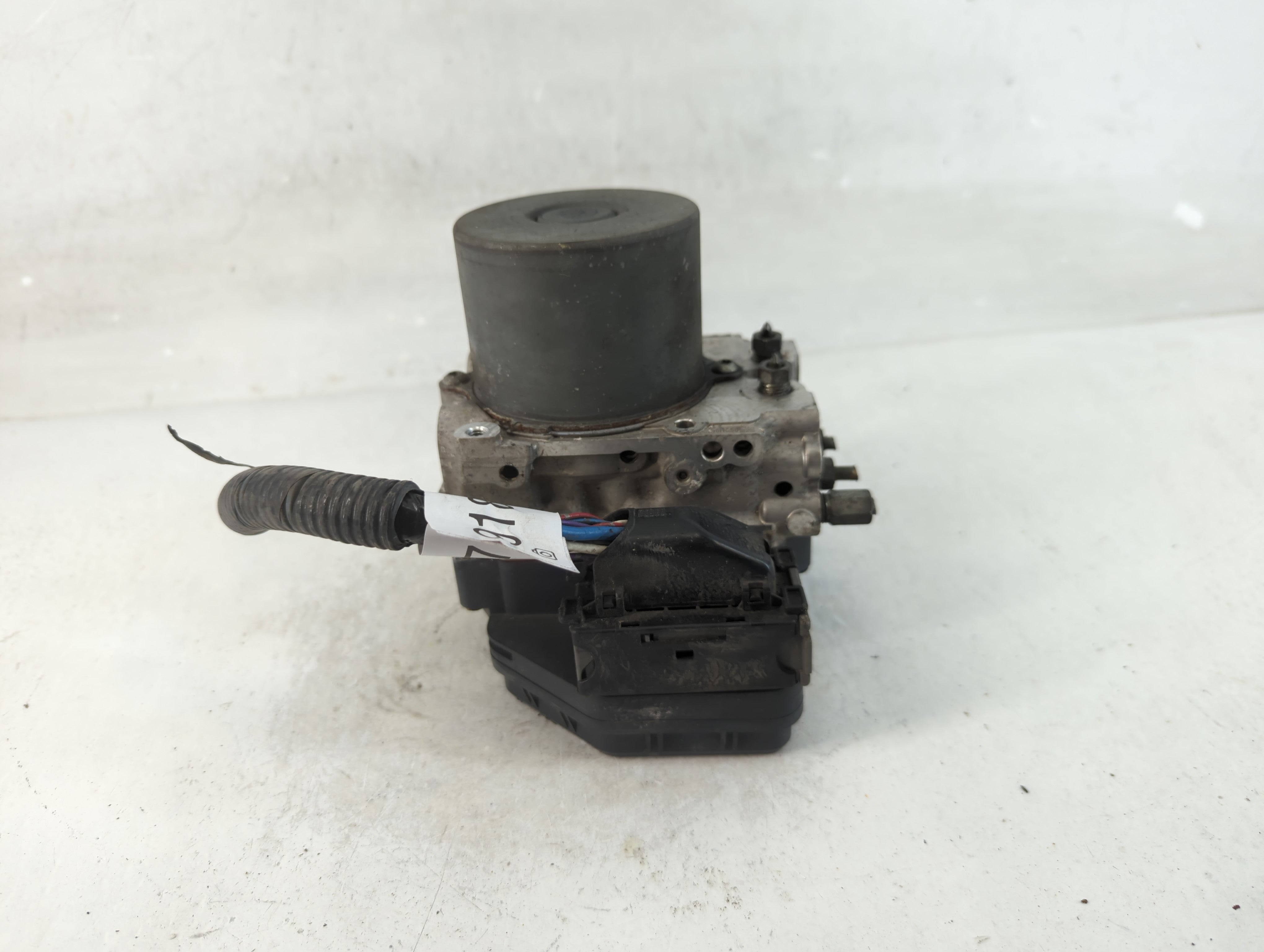 2012 Scion Xb ABS Pump Control Module Replacement Fits OEM Used Auto Parts - Oemusedautoparts1.com