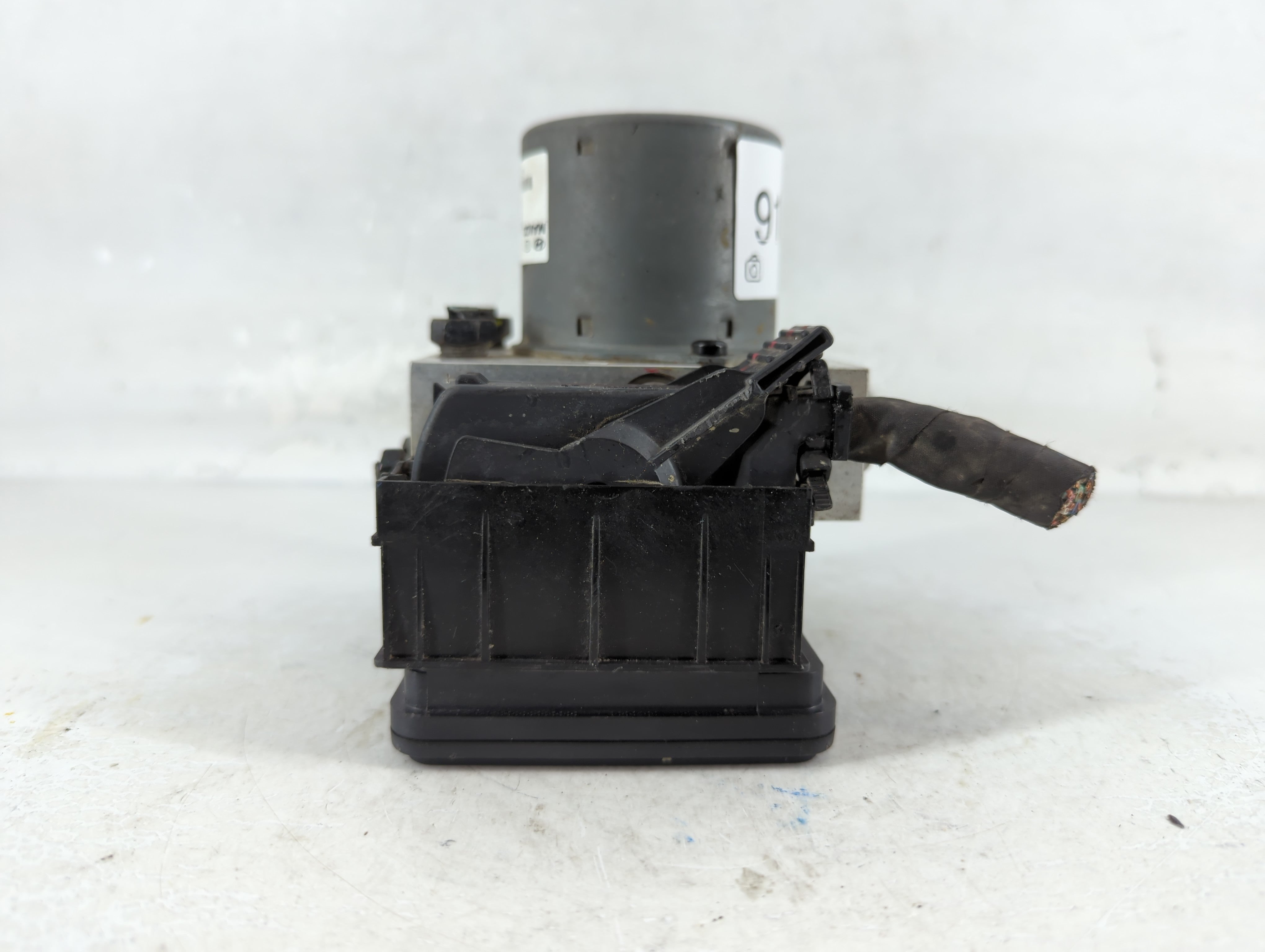 2011-2013 Kia Sorento ABS Pump Control Module Replacement P/N:58910-1U960 Fits Fits 2011 2012 2013 OEM Used Auto Parts - Oemusedautoparts1.com