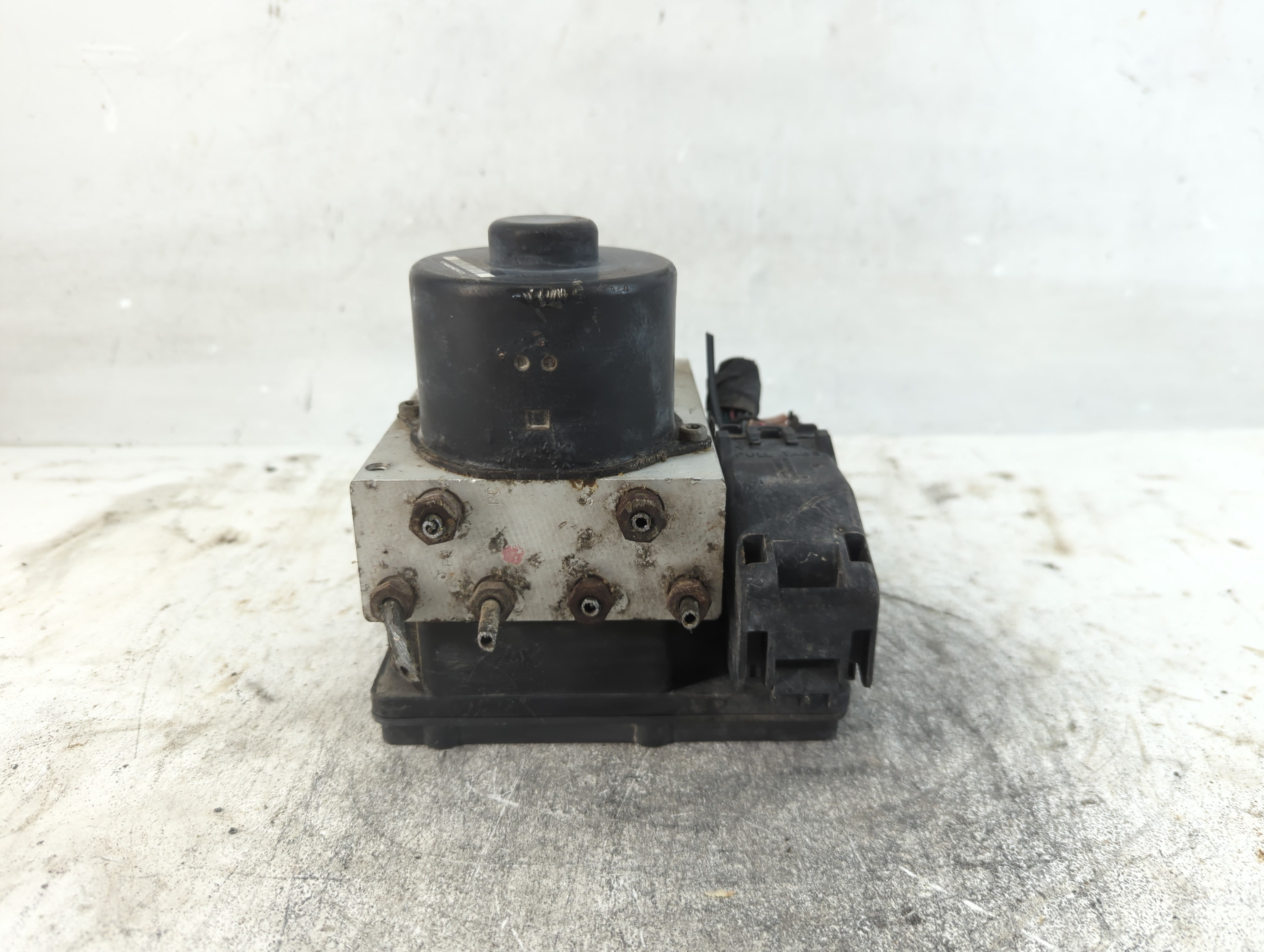 2006-2008 Mercedes-Benz R350 ABS Pump Control Module Replacement P/N:A 164 431 18 12 Fits Fits 2006 2007 2008 2009 OEM Used Auto Parts - Oemusedautoparts1.com
