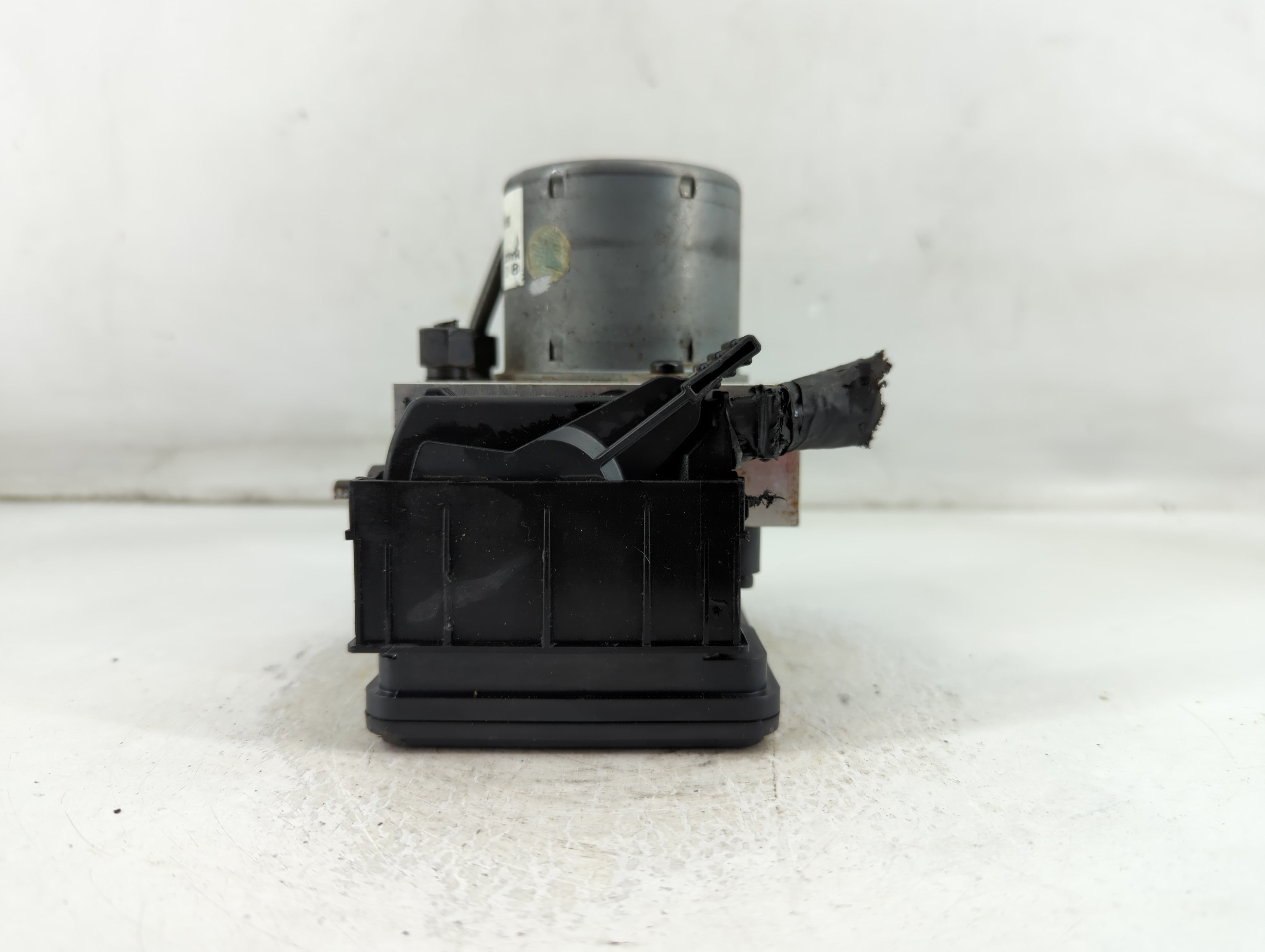 2015-2017 Hyundai Veloster ABS Pump Control Module Replacement P/N:58920-2V480 Fits Fits 2015 2016 2017 OEM Used Auto Parts - Oemusedautoparts1.com
