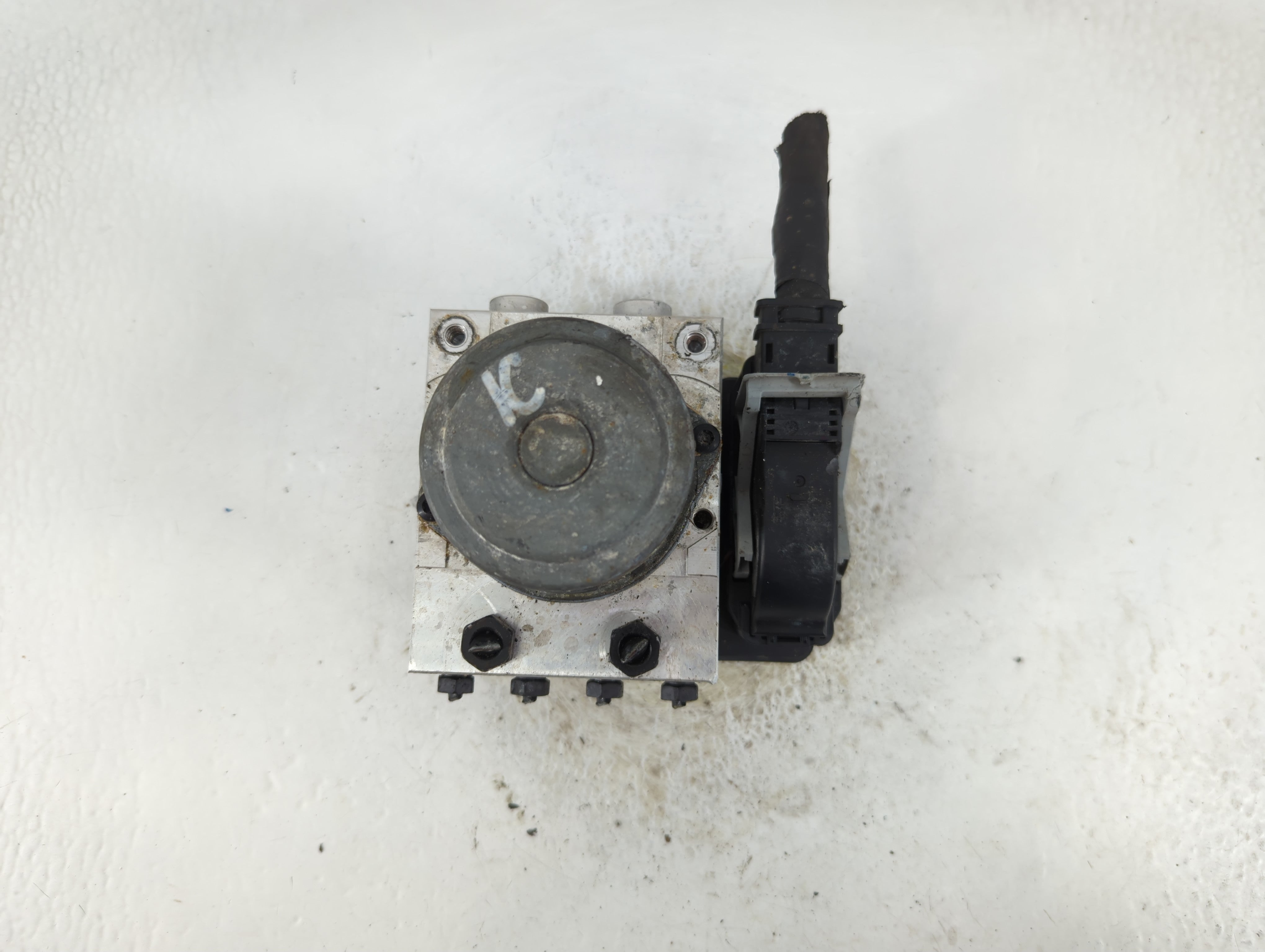 2019-2020 Hyundai Santa Fe ABS Pump Control Module Replacement P/N:61589-43200 58900-S2650 Fits Fits 2019 2020 OEM Used Auto Parts - Oemusedautoparts1.com
