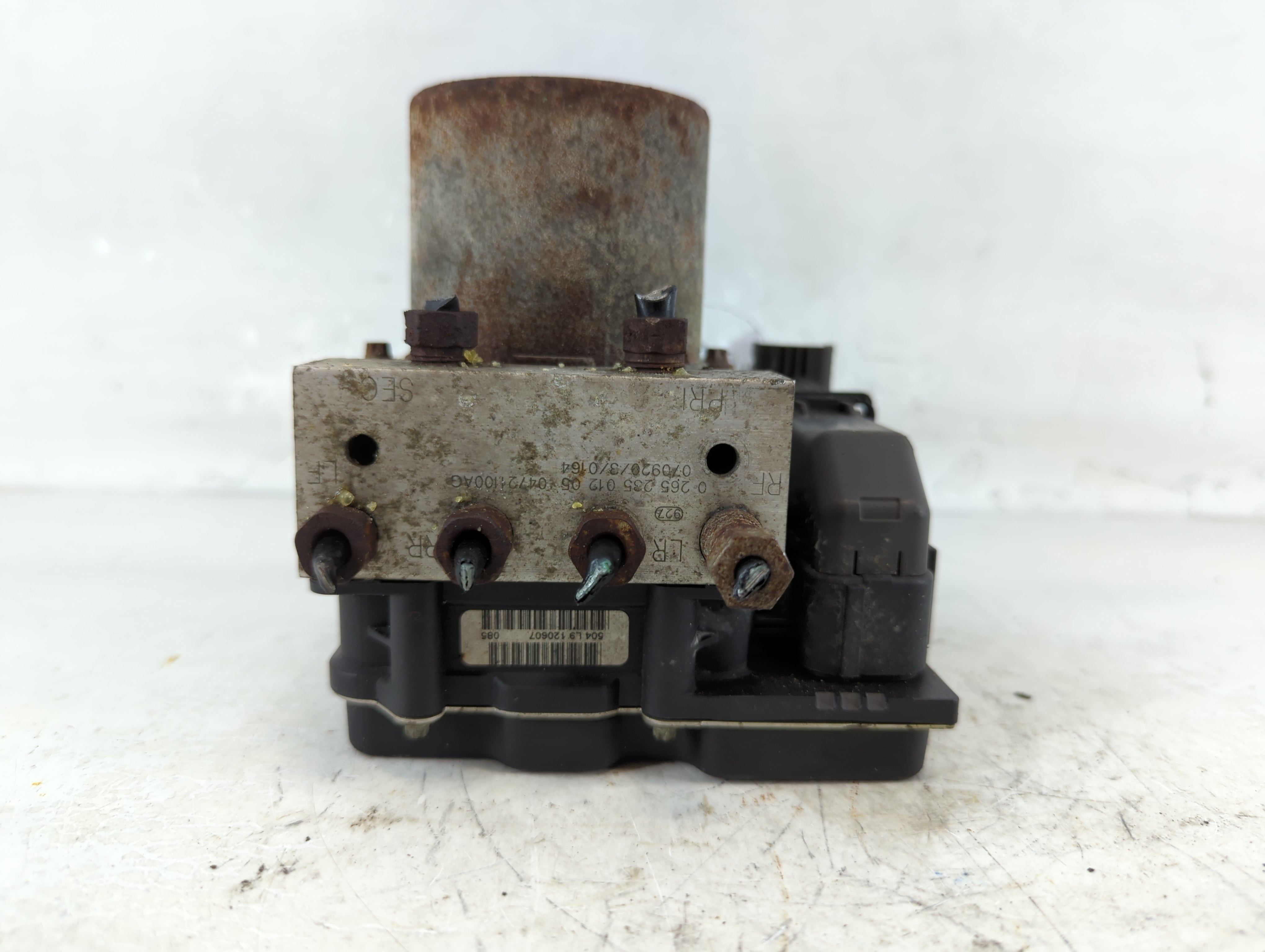 2008 Chrysler Pacifica ABS Pump Control Module Replacement P/N:04721100AG P04721100AG Fits OEM Used Auto Parts - Oemusedautoparts1.com