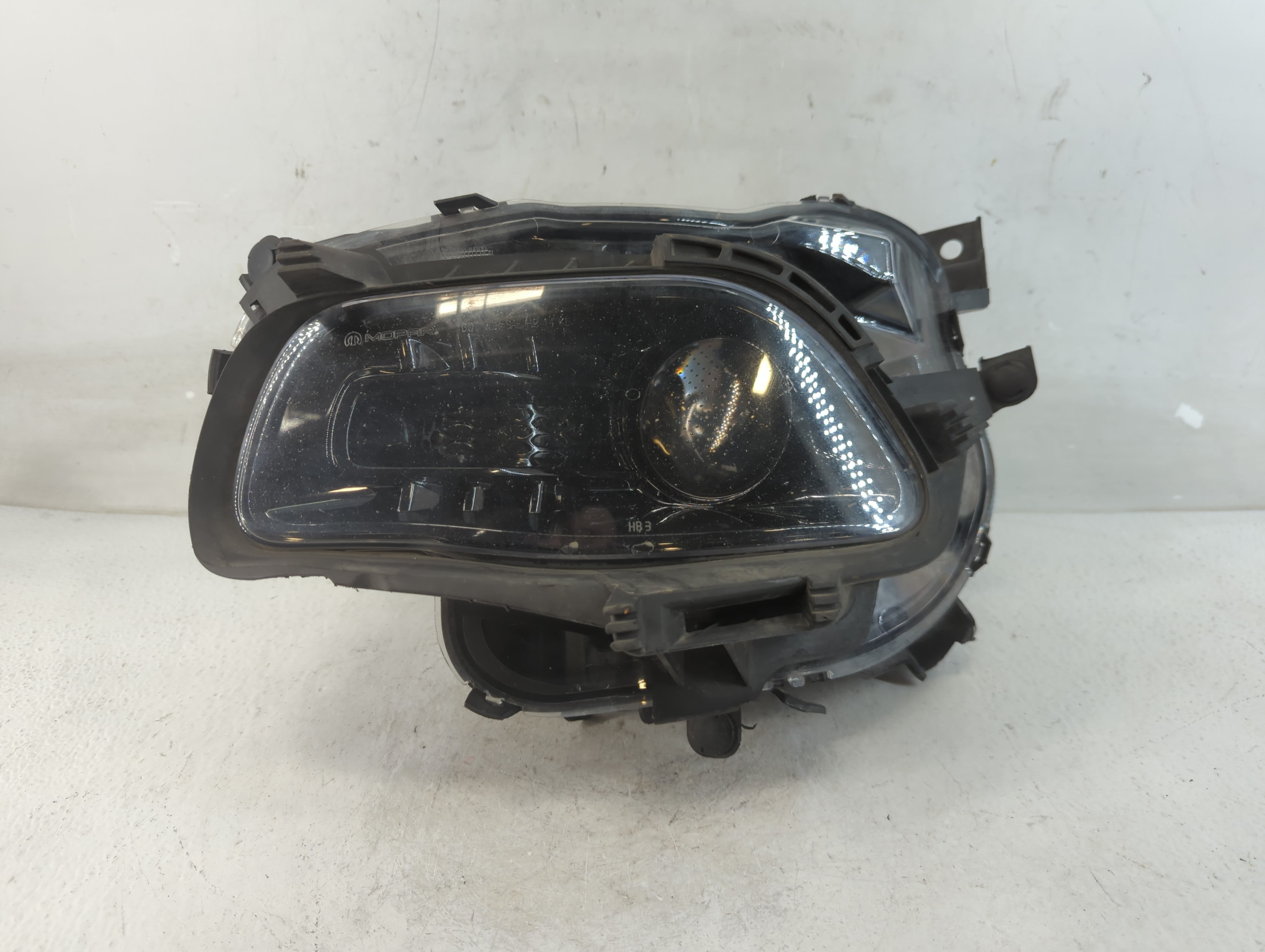 2014-2018 Jeep Cherokee Driver Left Oem Head Light Headlight Lamp - Oemusedautoparts1.com