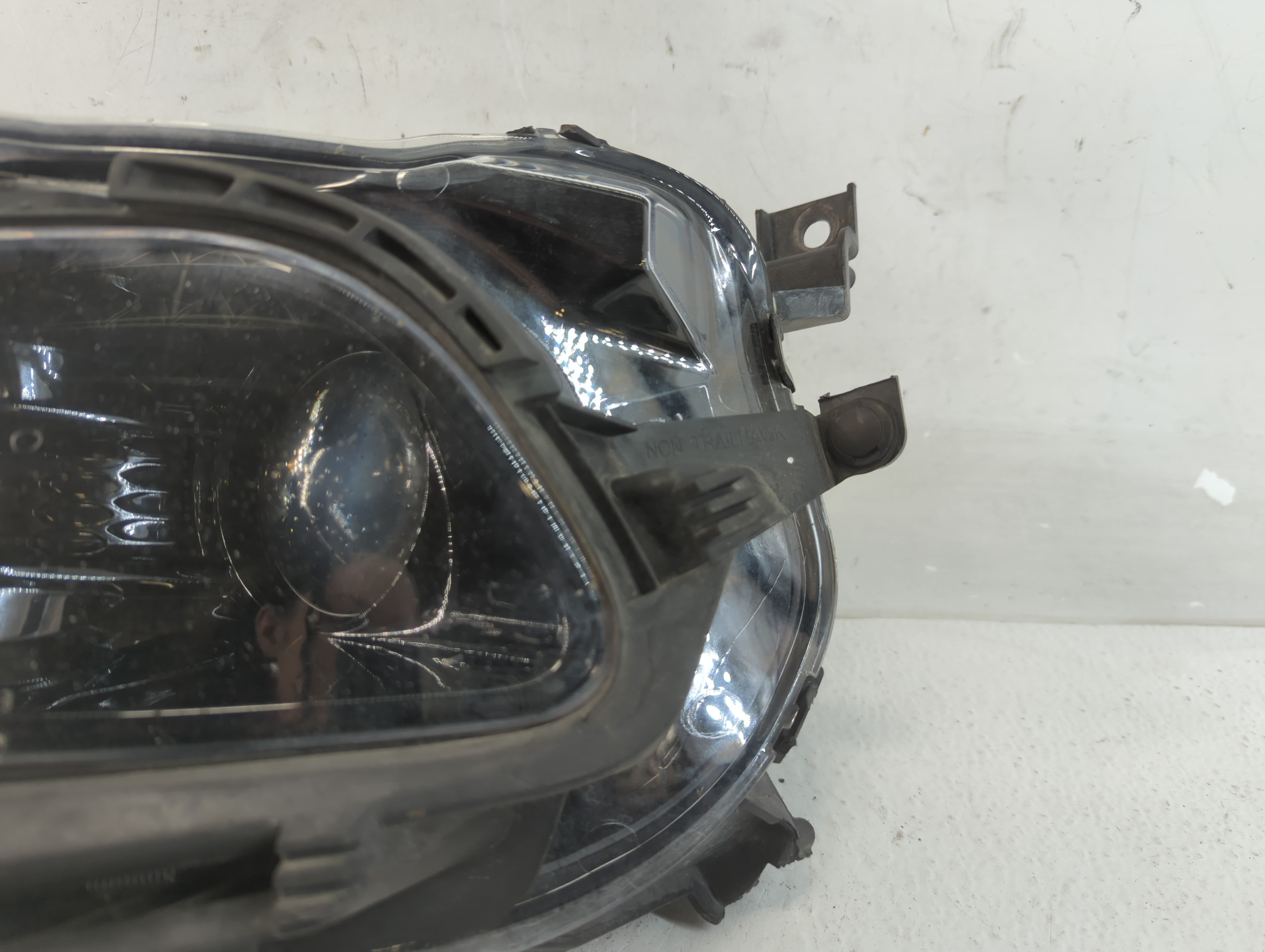 2014-2018 Jeep Cherokee Driver Left Oem Head Light Headlight Lamp - Oemusedautoparts1.com