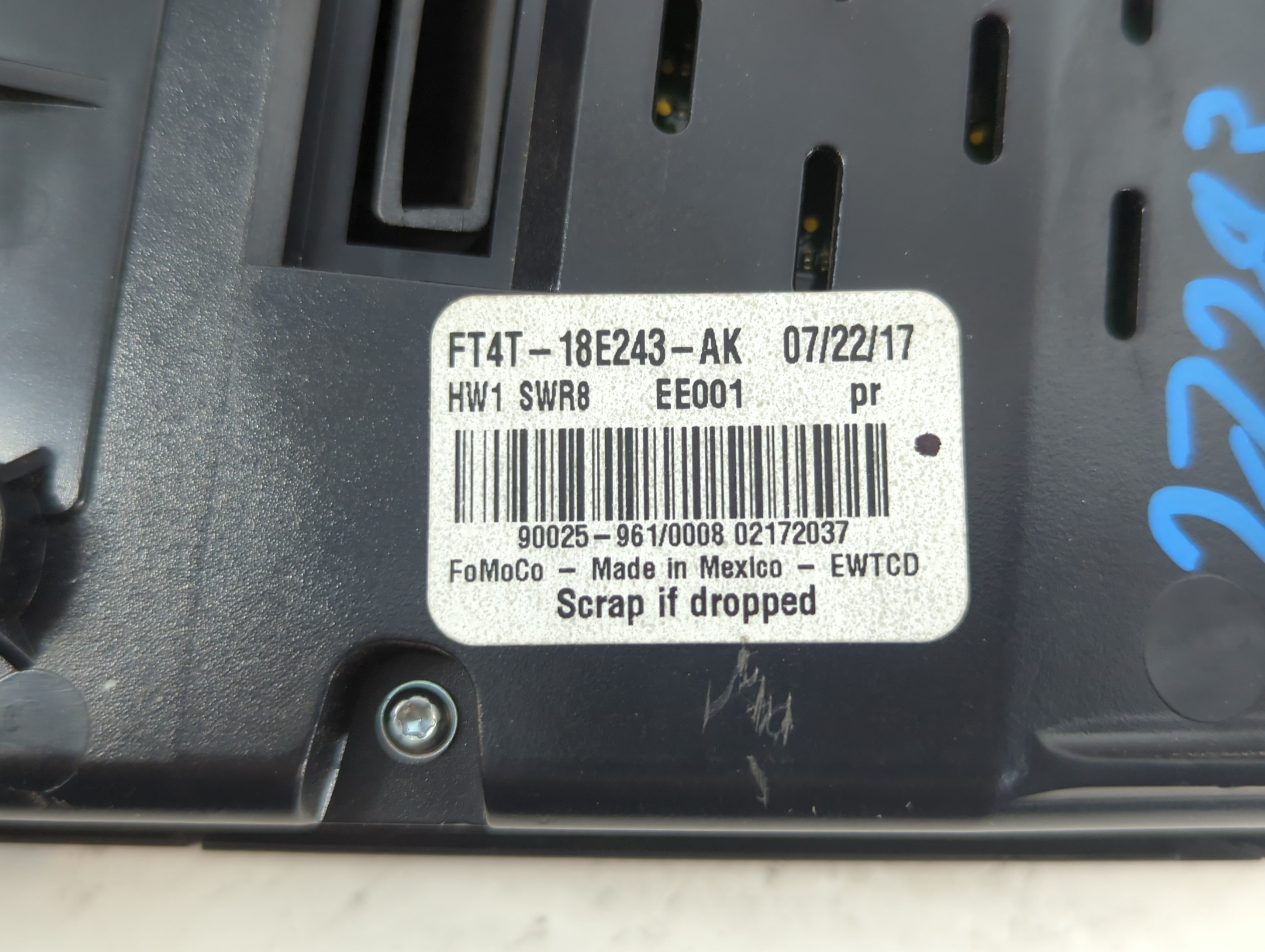 2015-2018 Ford Edge Radio AM FM Cd Player Receiver Replacement P/N:FT4T-18E243-AK Fits Fits 2015 2016 2017 2018 OEM Used Auto Parts - Oemusedautoparts1.com