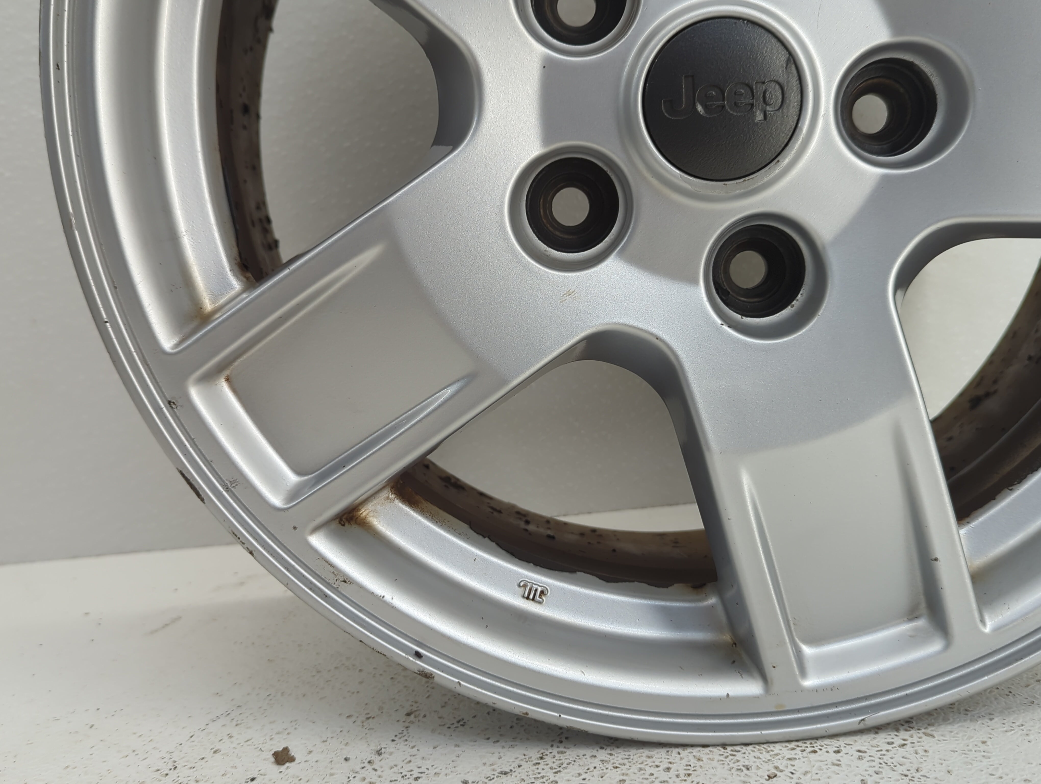 2005-2007 Jeep Grand Cherokee Wheel Rim Oem - Oemusedautoparts1.com