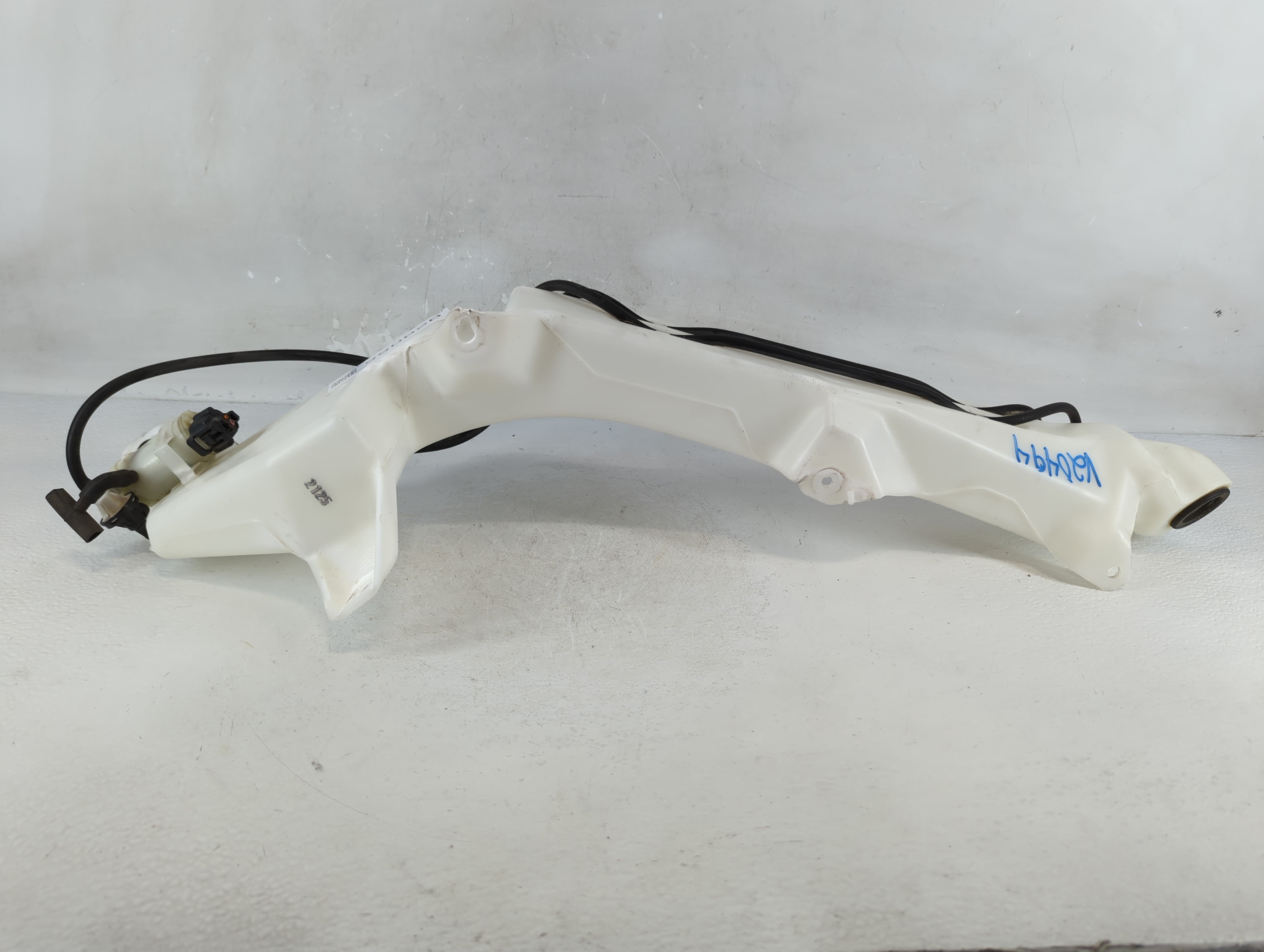 2012-2012 Honda Cr-v Windshield Washer Fluid Reservoir Bottle Oem - Oemusedautoparts1.com