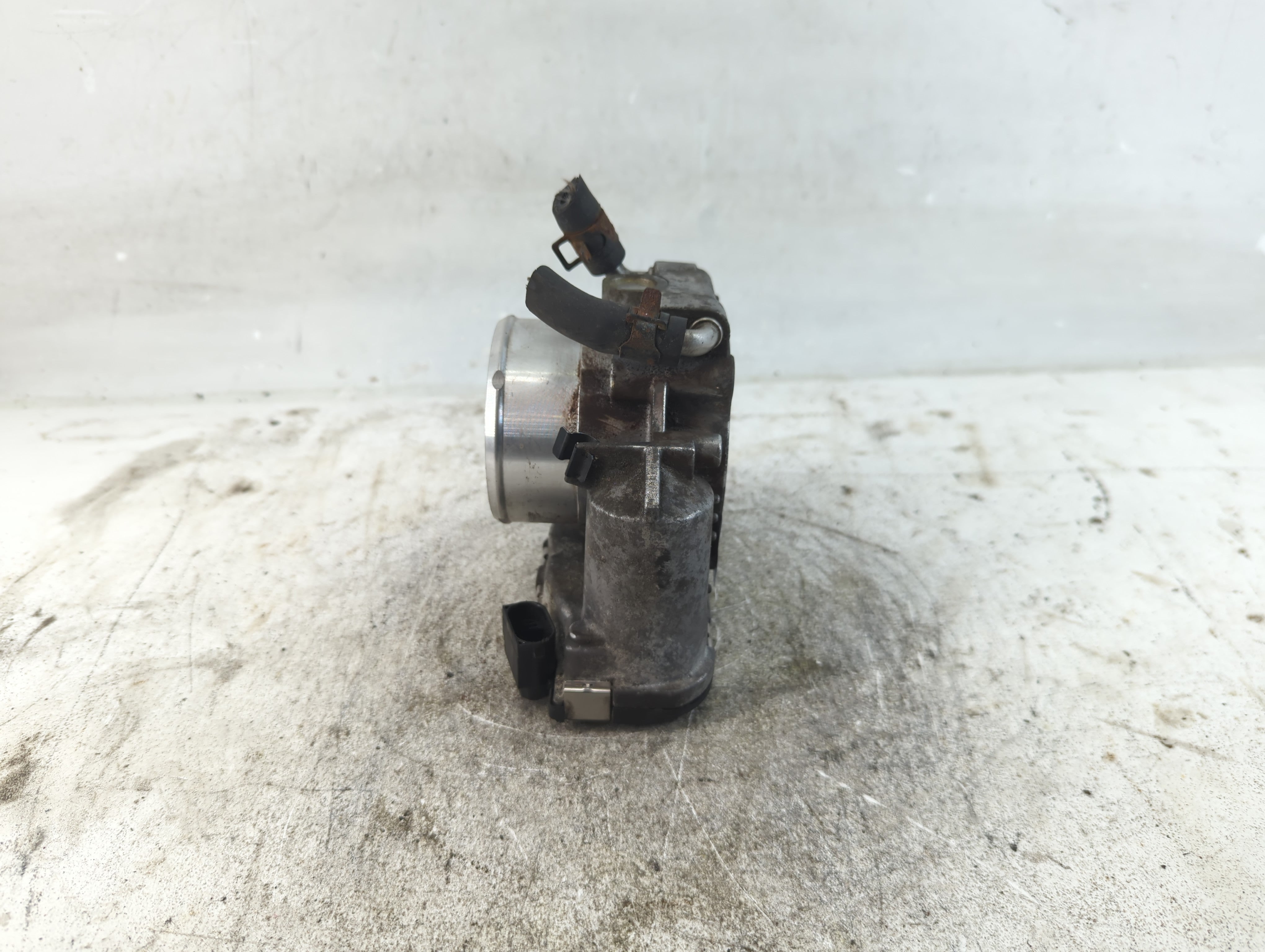 2011-2015 Kia Optima Throttle Body P/N:35100-2G700 Fits Fits 2011 2012 2013 2014 2015 2016 OEM Used Auto Parts - Oemusedautoparts1.com